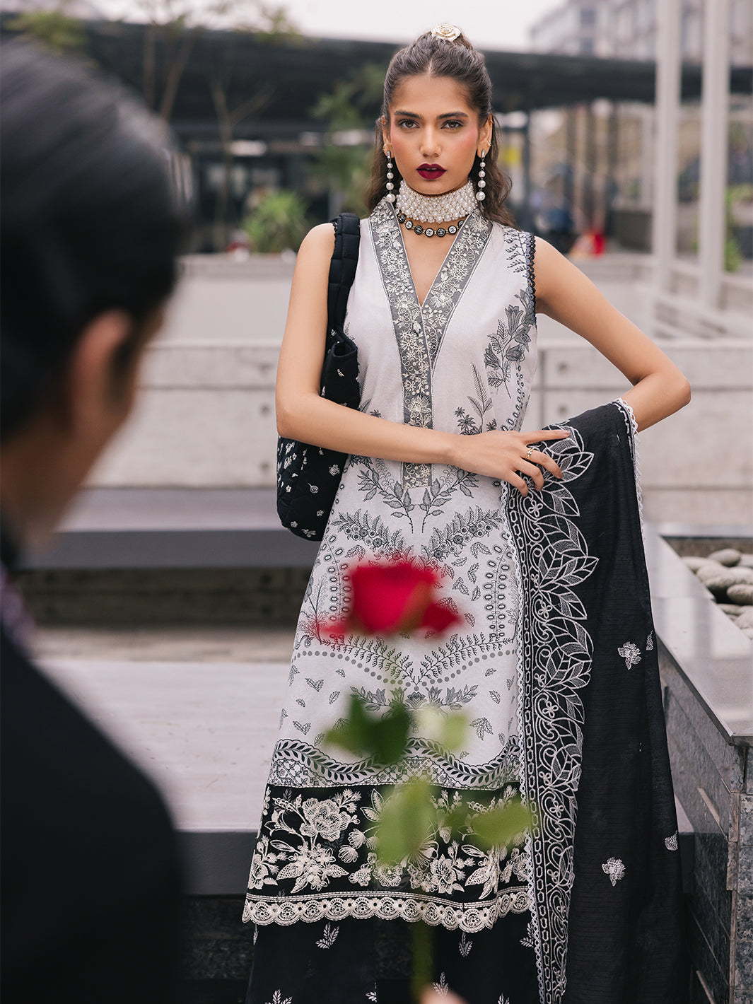 Mahnur | Broadway Luxury Lawn 25 | Daisy