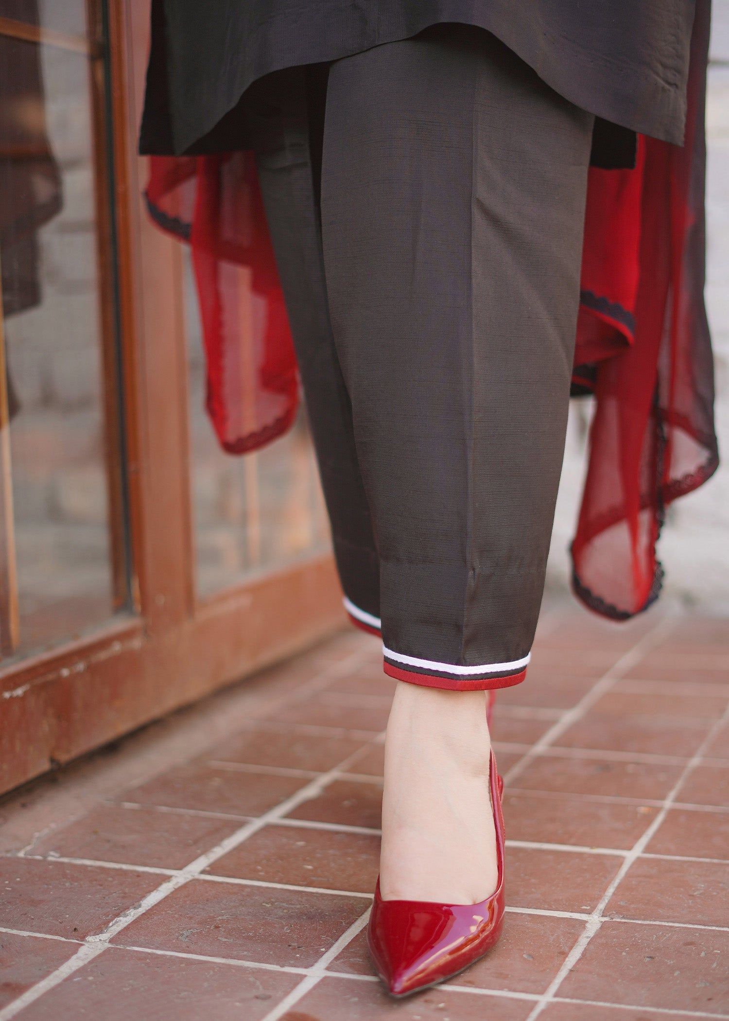 Fozia Khalid | Silk Spire | NOIR