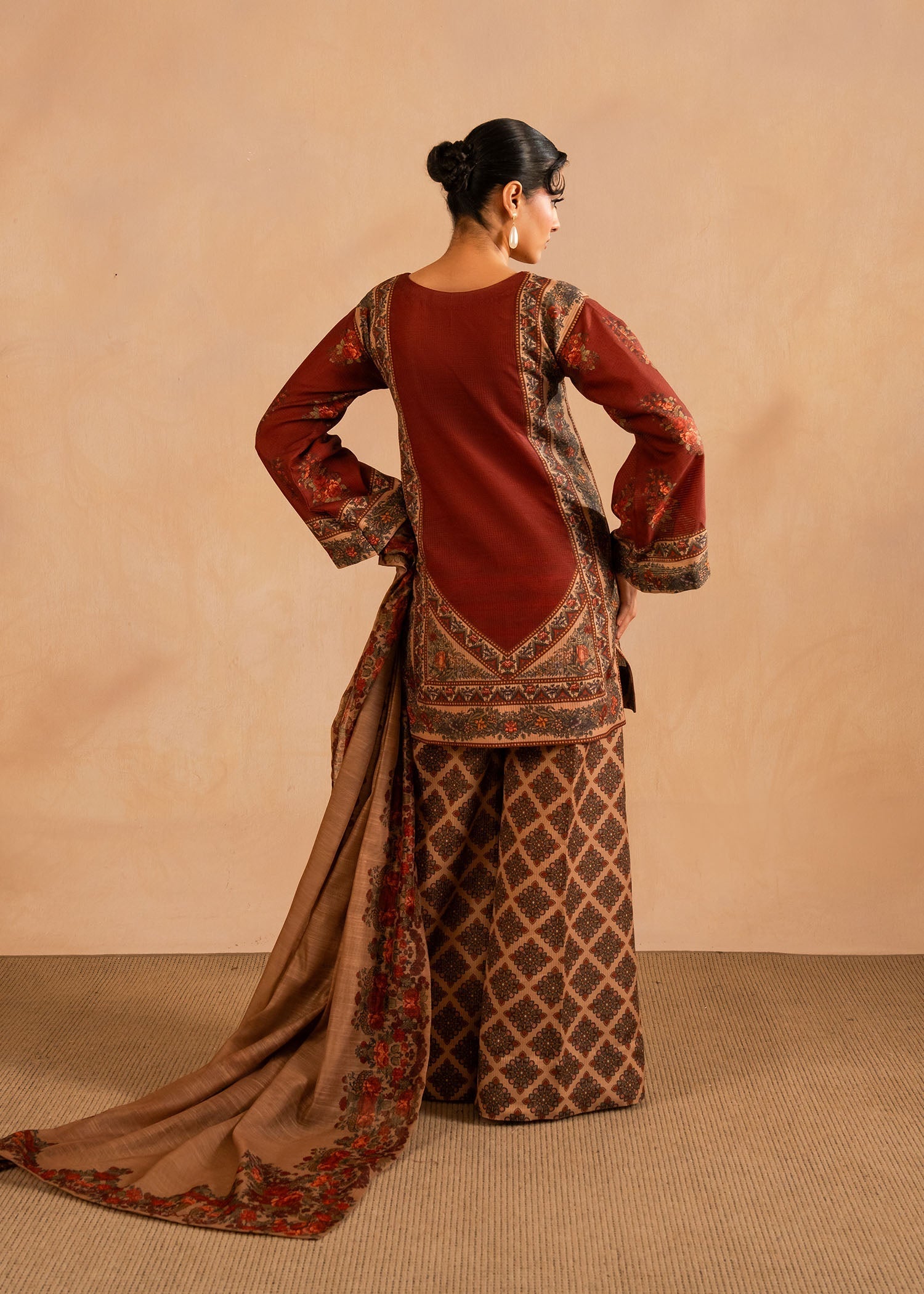 Maria Osama Khan | Retro Lawn 25 | Berra