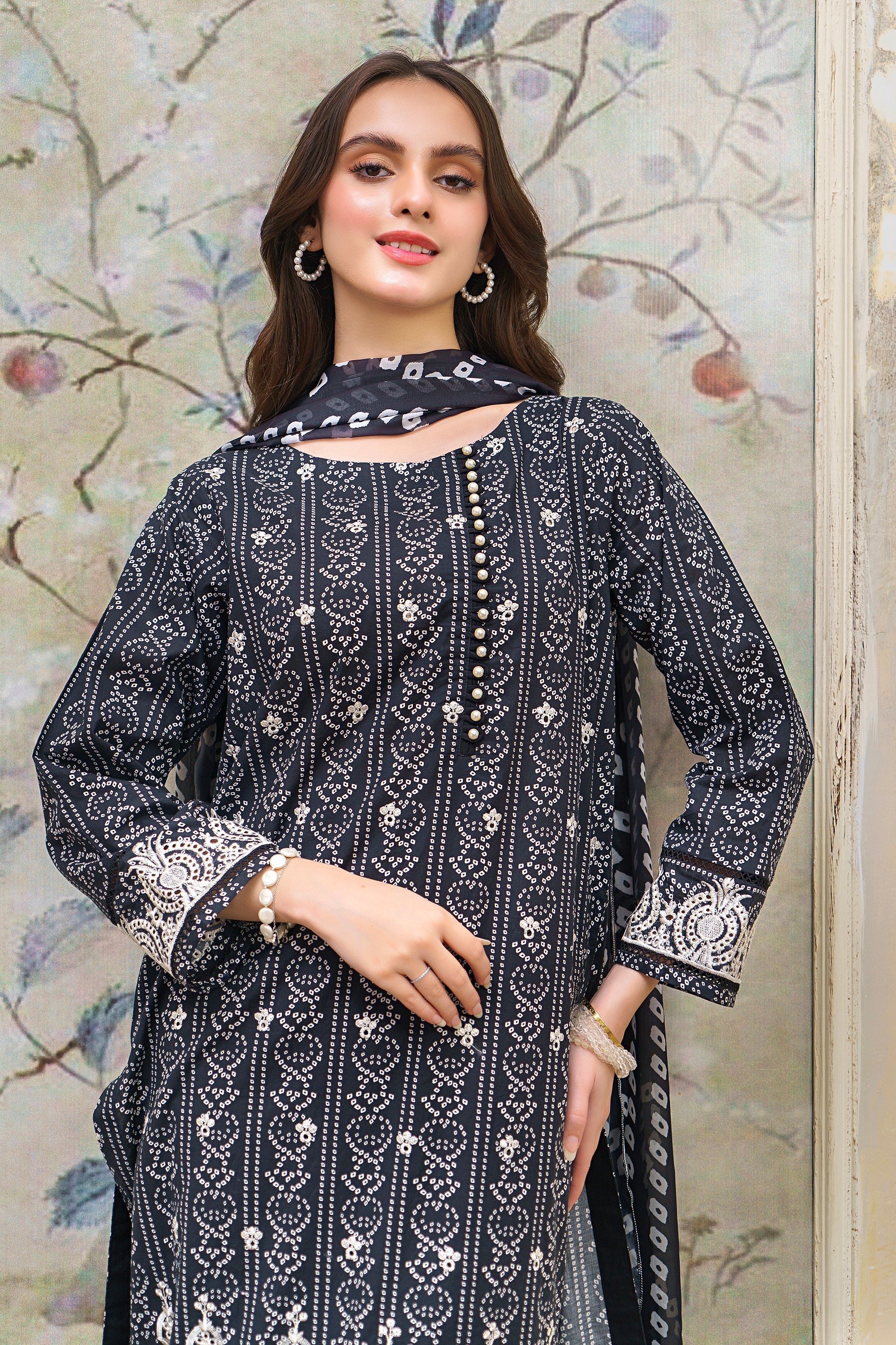 Hana | Floral Symphony | Black Twist