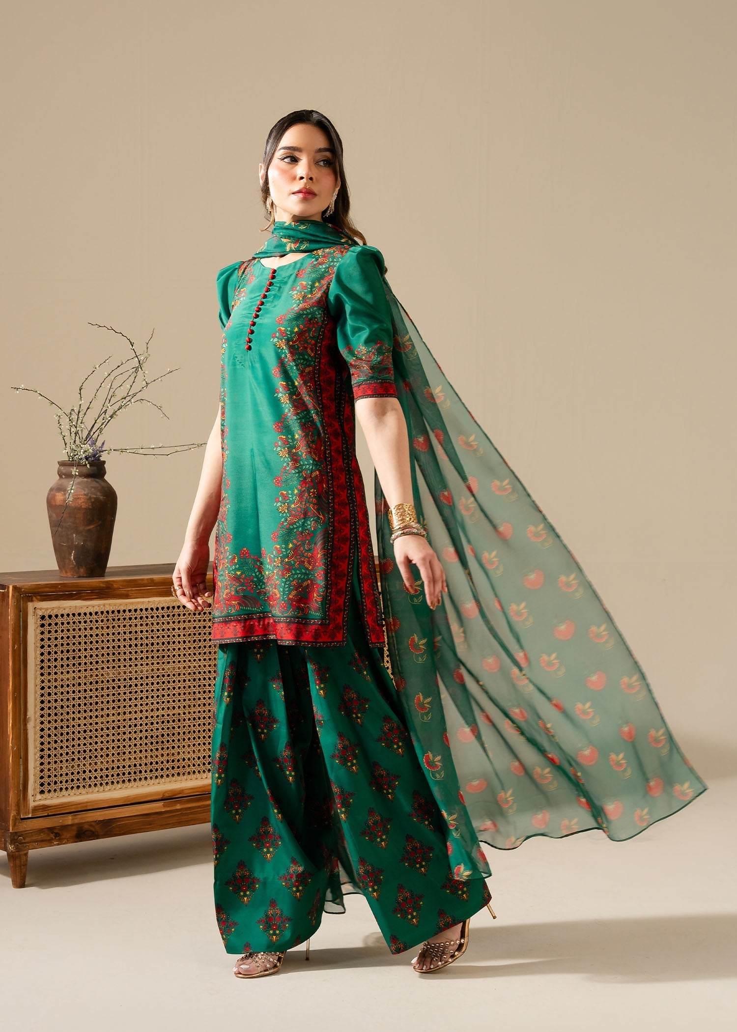 Maria Osama Khan | Retro Vol 3 | Vivian