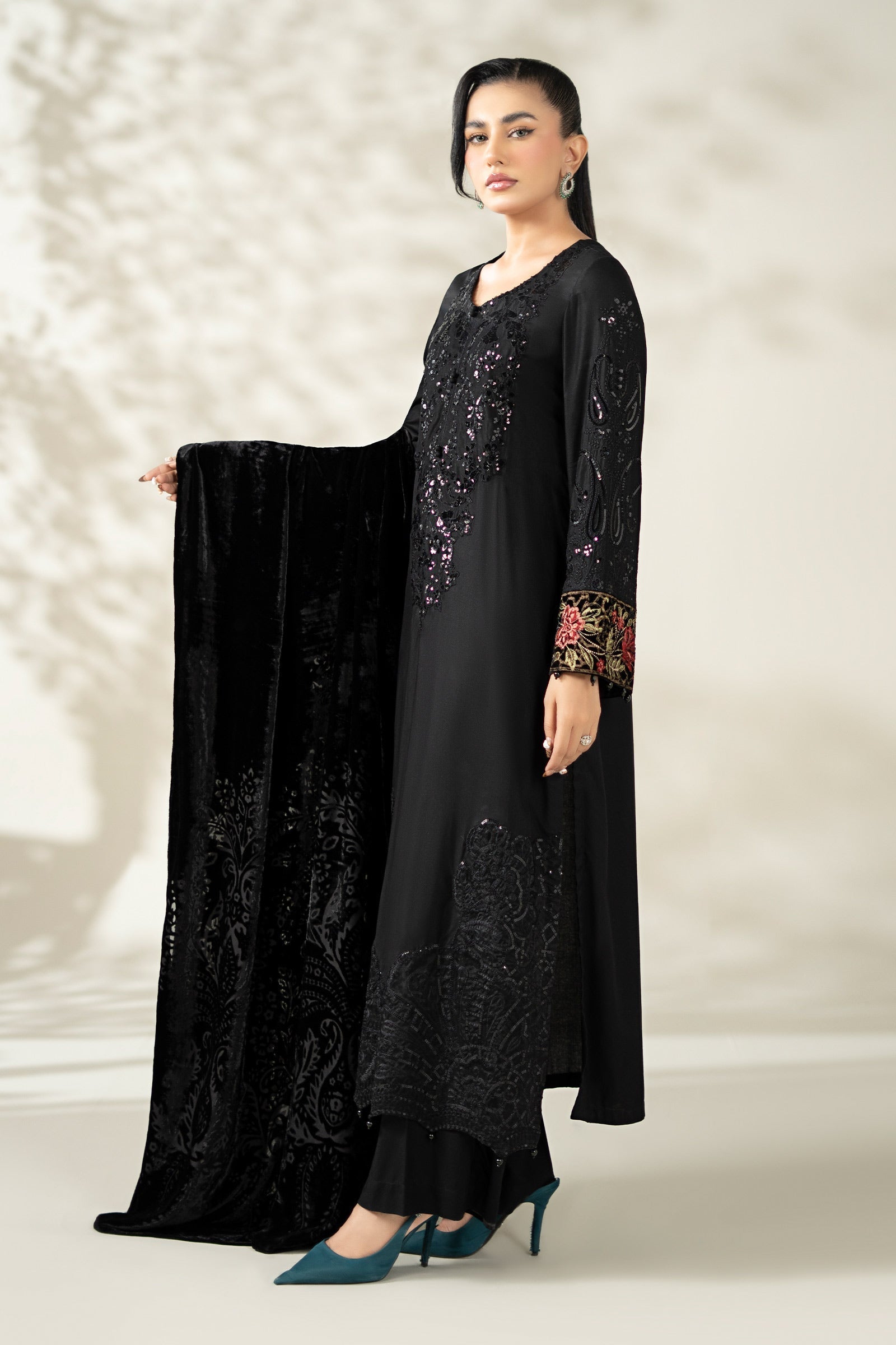 Maria B | Pre Fall Dresses | 3 Piece Embroidered Linen Suit UU