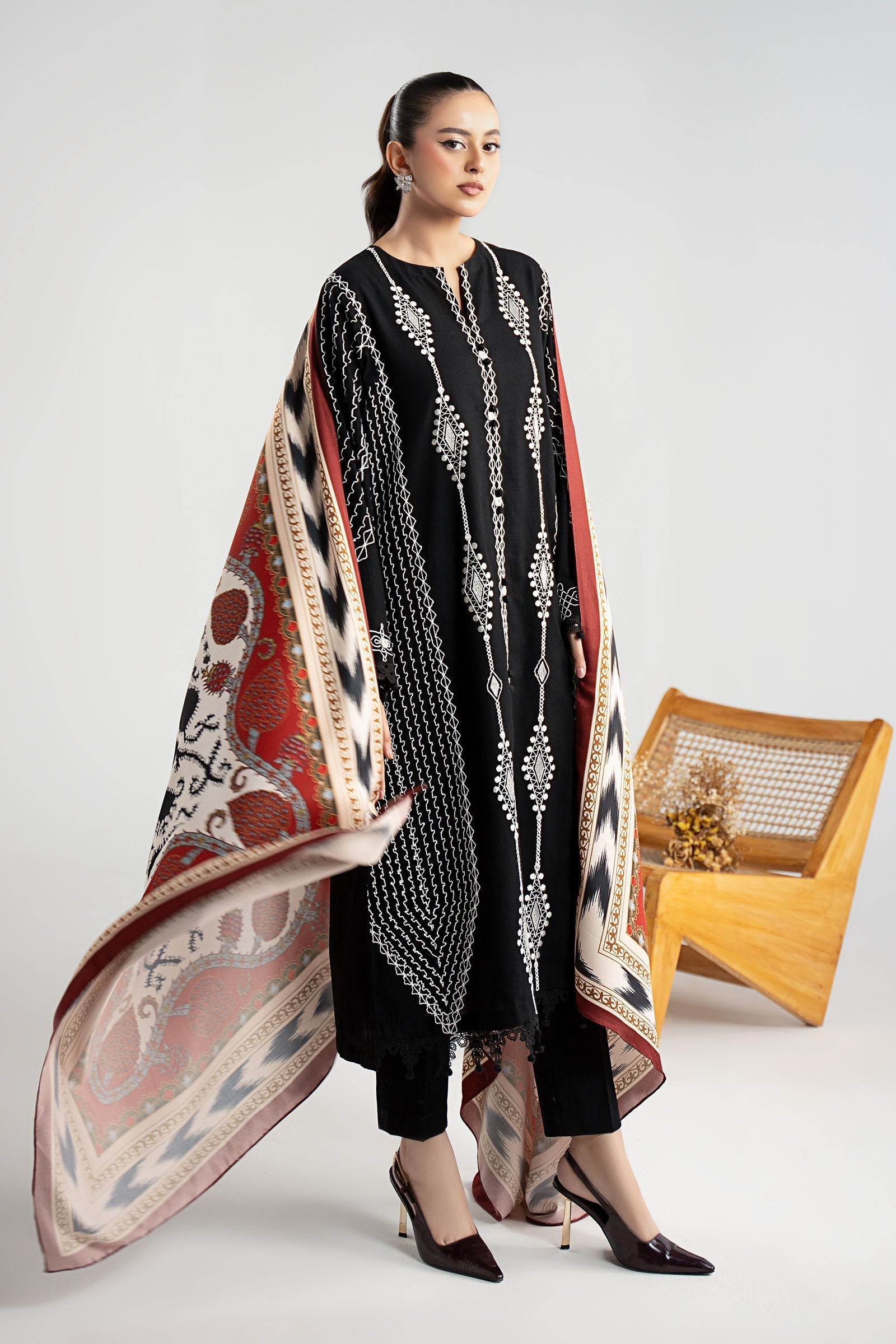 Maria B | Luxury Winter Pret 25 | DW-W25-51-Black