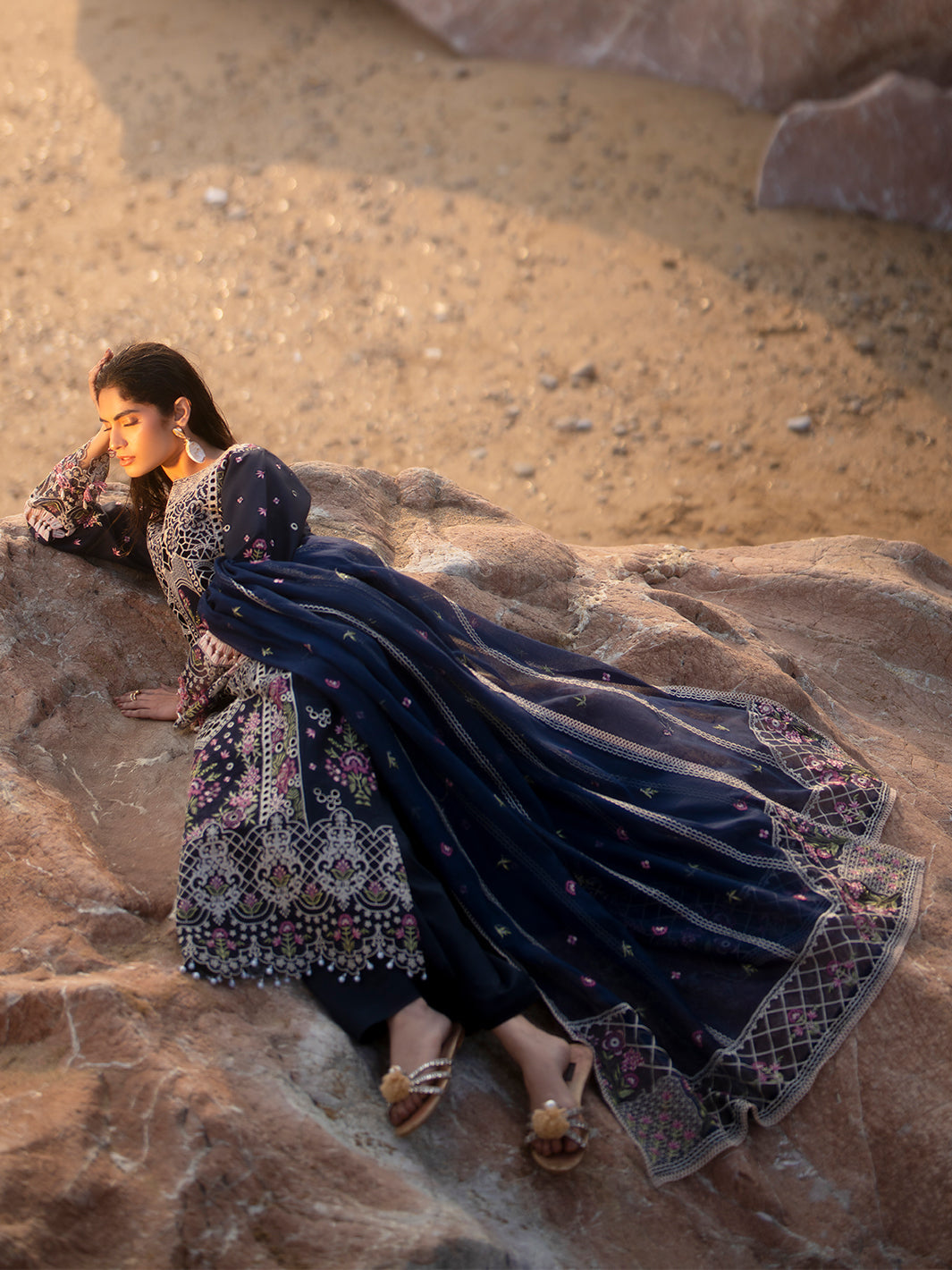 Mahnur | Sirena Luxury Lawn 25 | Derya