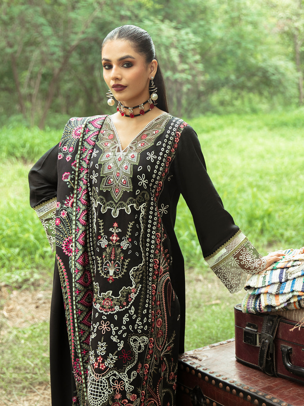 Mahnur | Hazel Winter 24 | FLORALIA