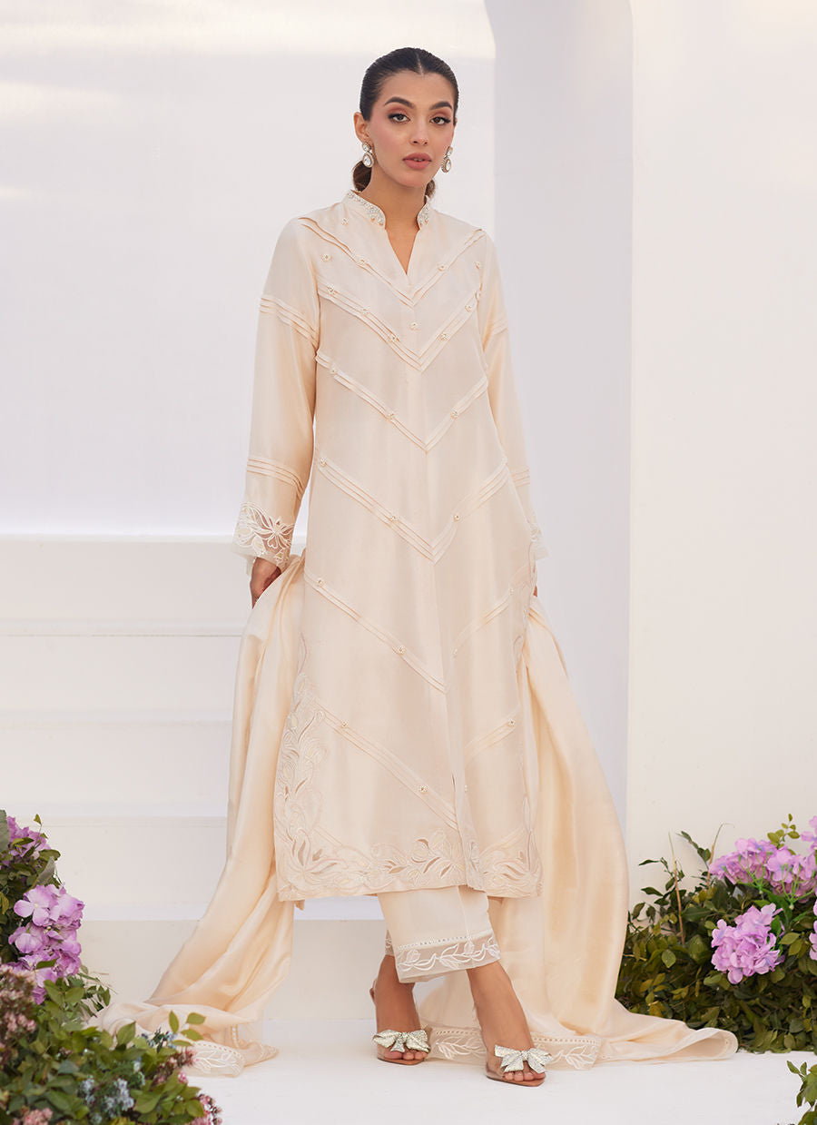 Farah Talib Aziz | Zaza Luxe Pret 24 | TISELE IVORY PLEATED RAW SILK SHIRT AND DUPATTA