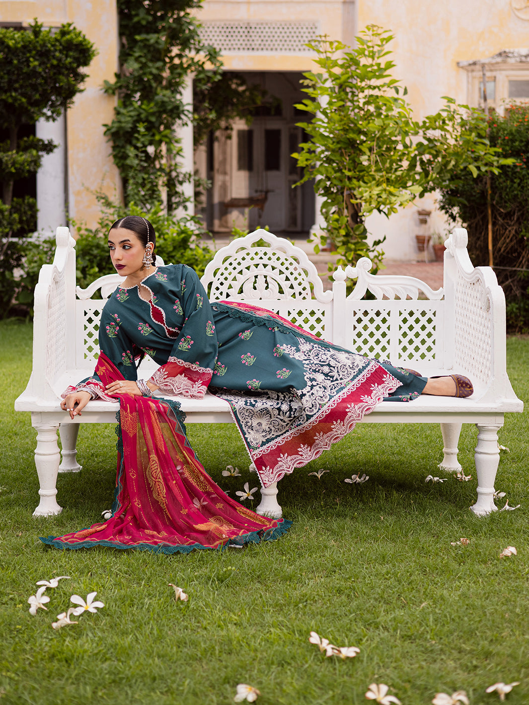 Mahnur | Gulzar Winter 25 | G - 08