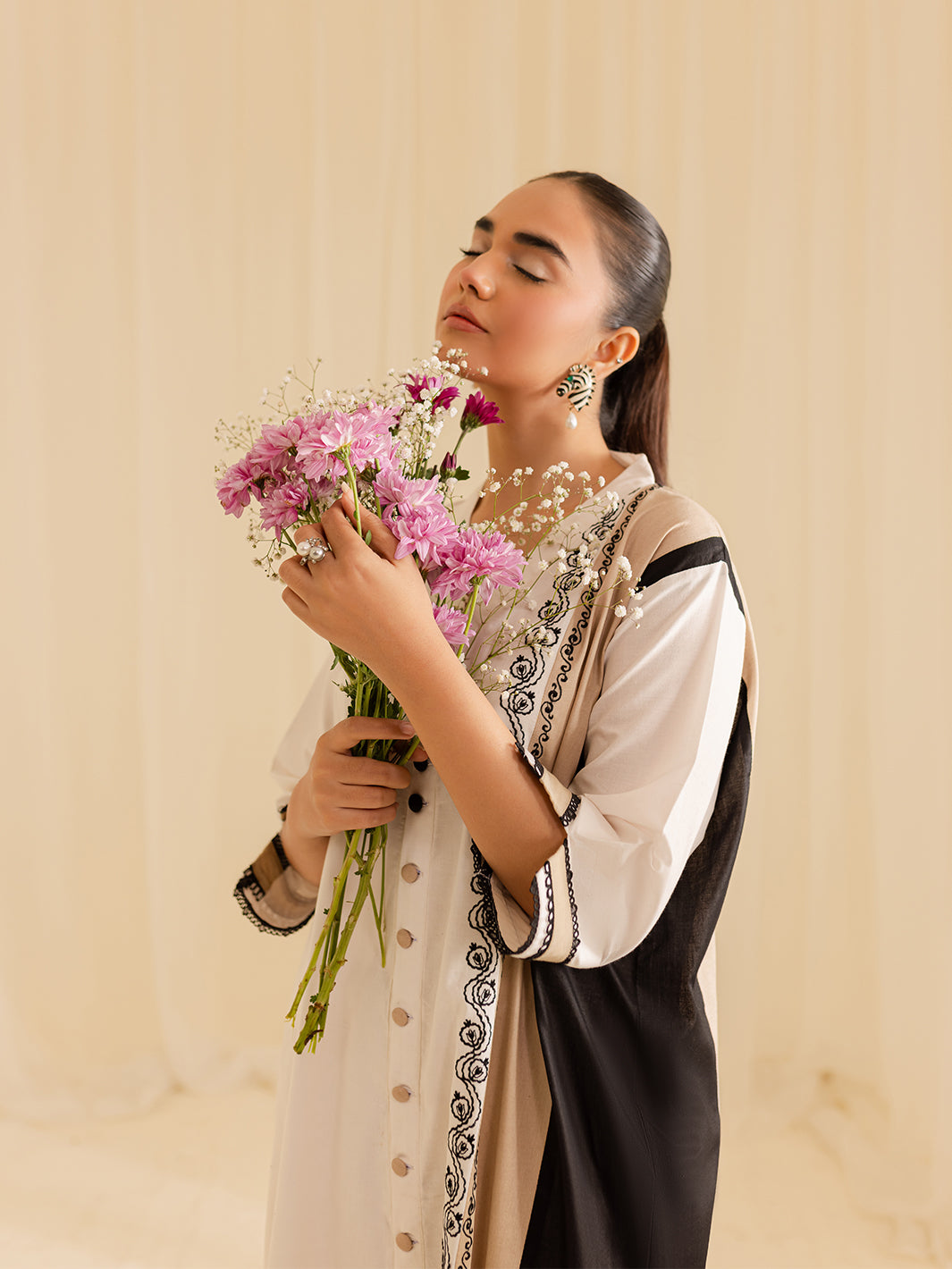 Mahnur | Petal Whispers Lawn Pret | Gardenia