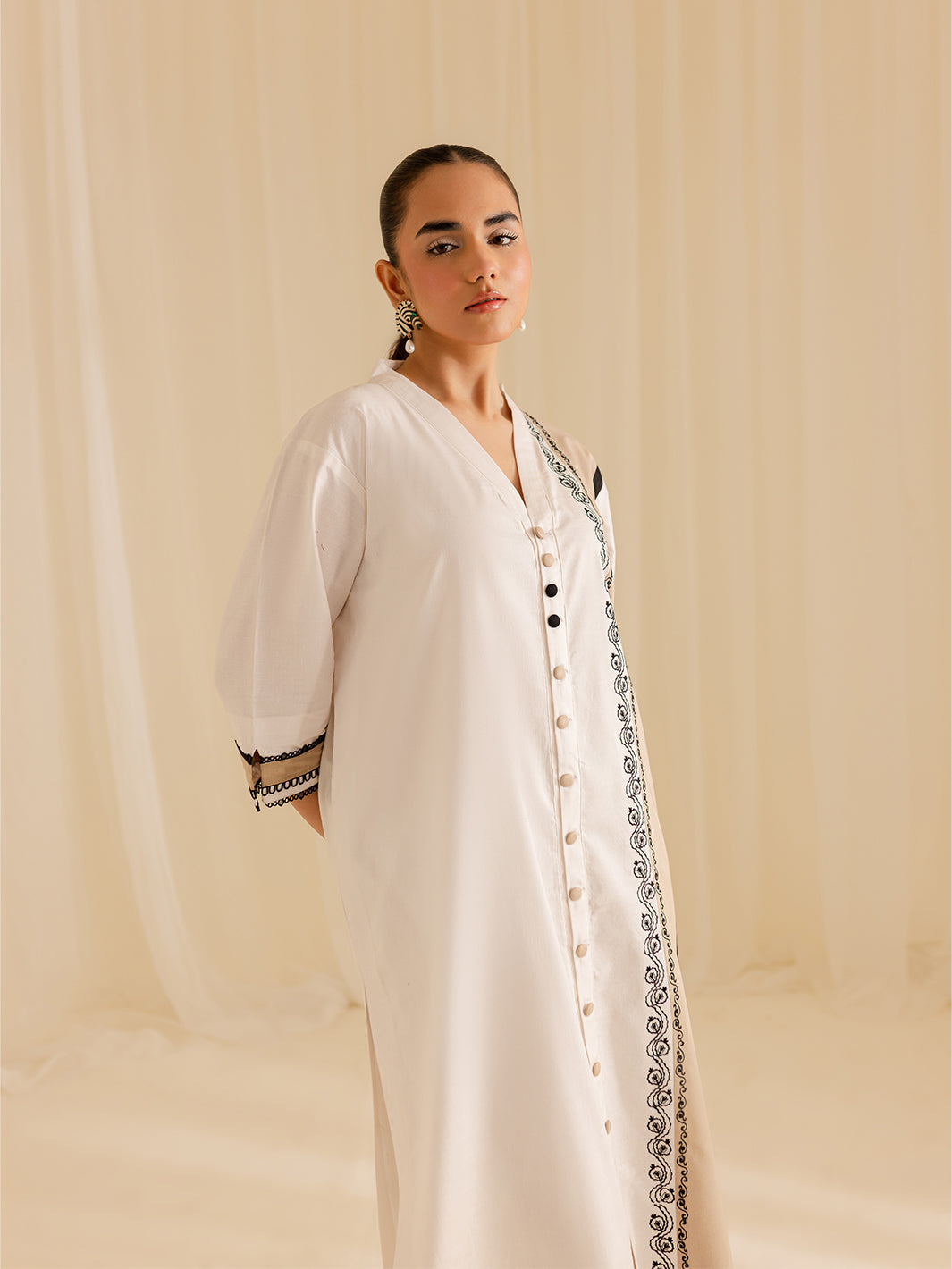 Mahnur | Petal Whispers Lawn Pret | Gardenia