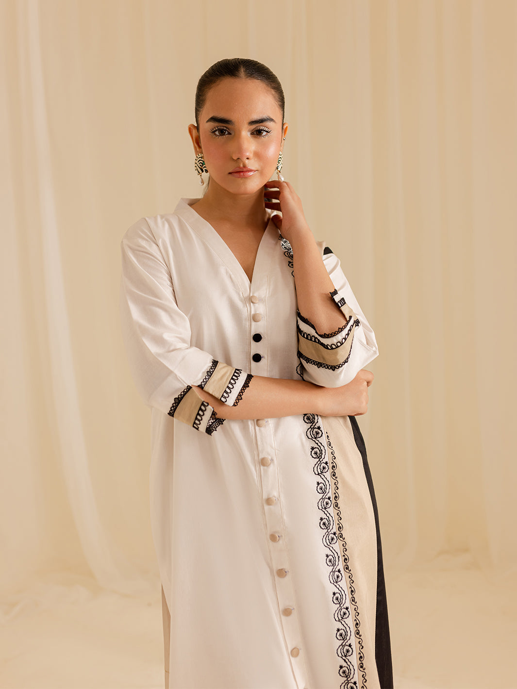 Mahnur | Petal Whispers Lawn Pret | Gardenia