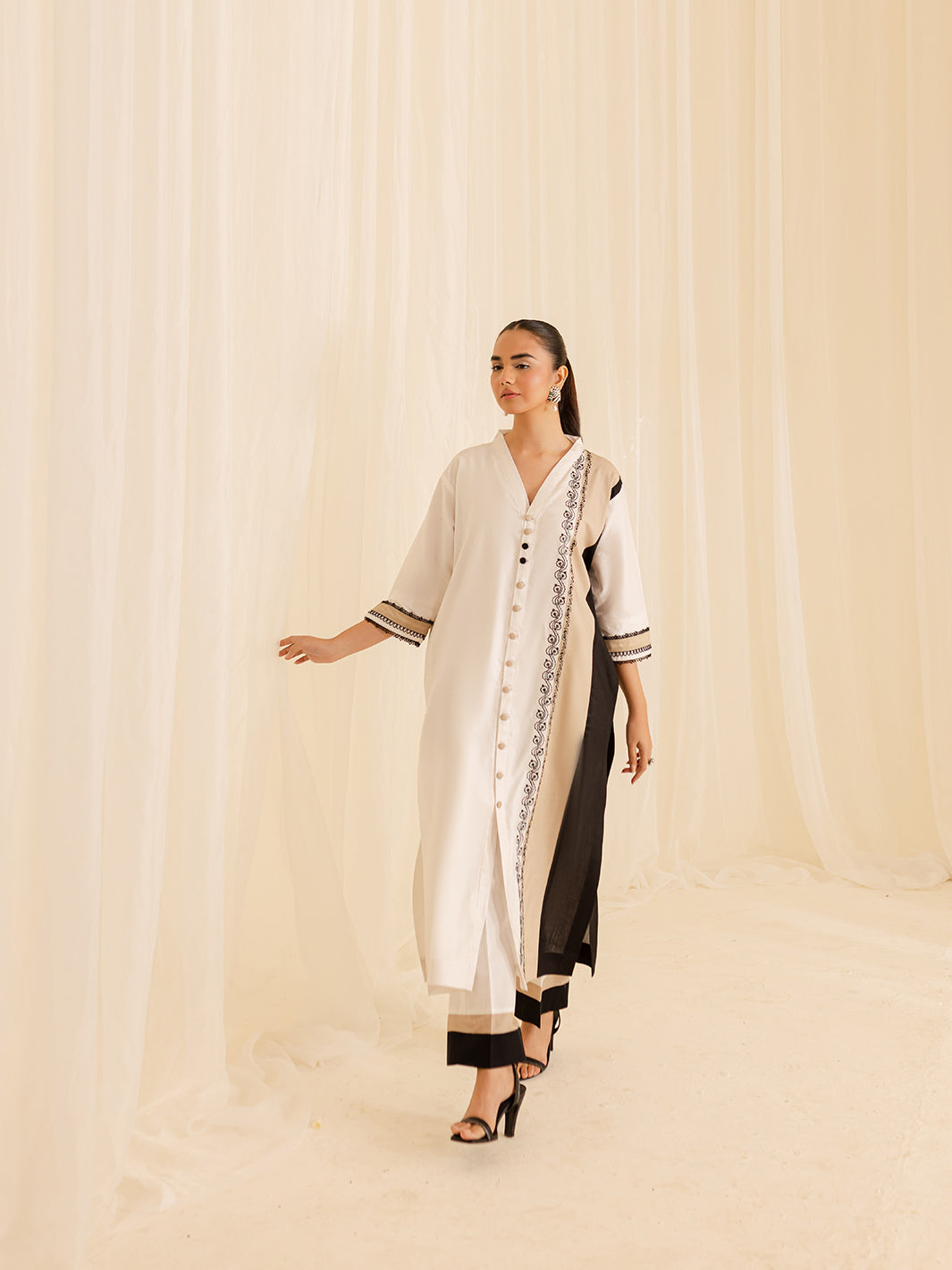 Mahnur | Petal Whispers Lawn Pret | Gardenia