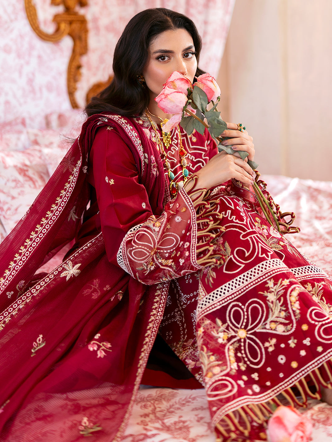 Mahnur | Sophie Luxury Lawn 25 | Ginny