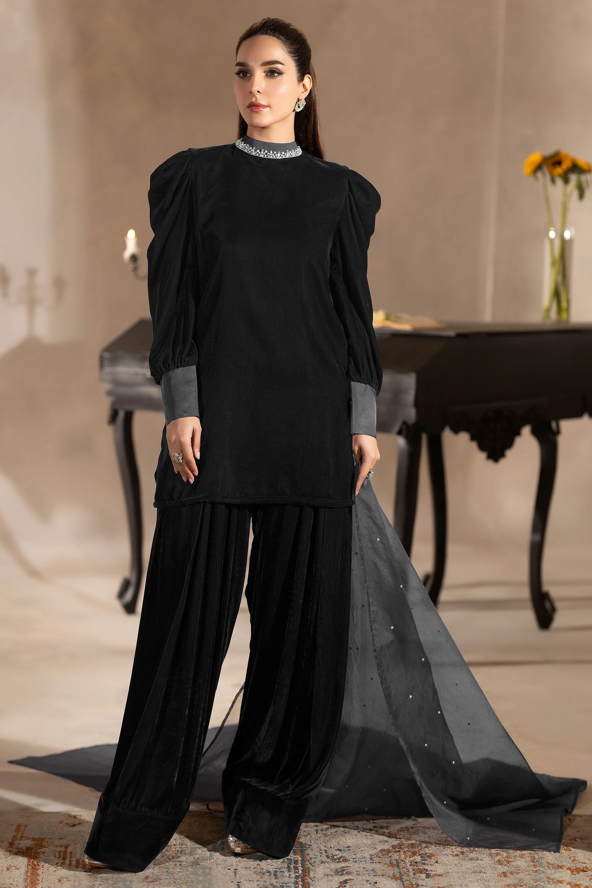 Hana | Mavi Velvets | Royal Reverie