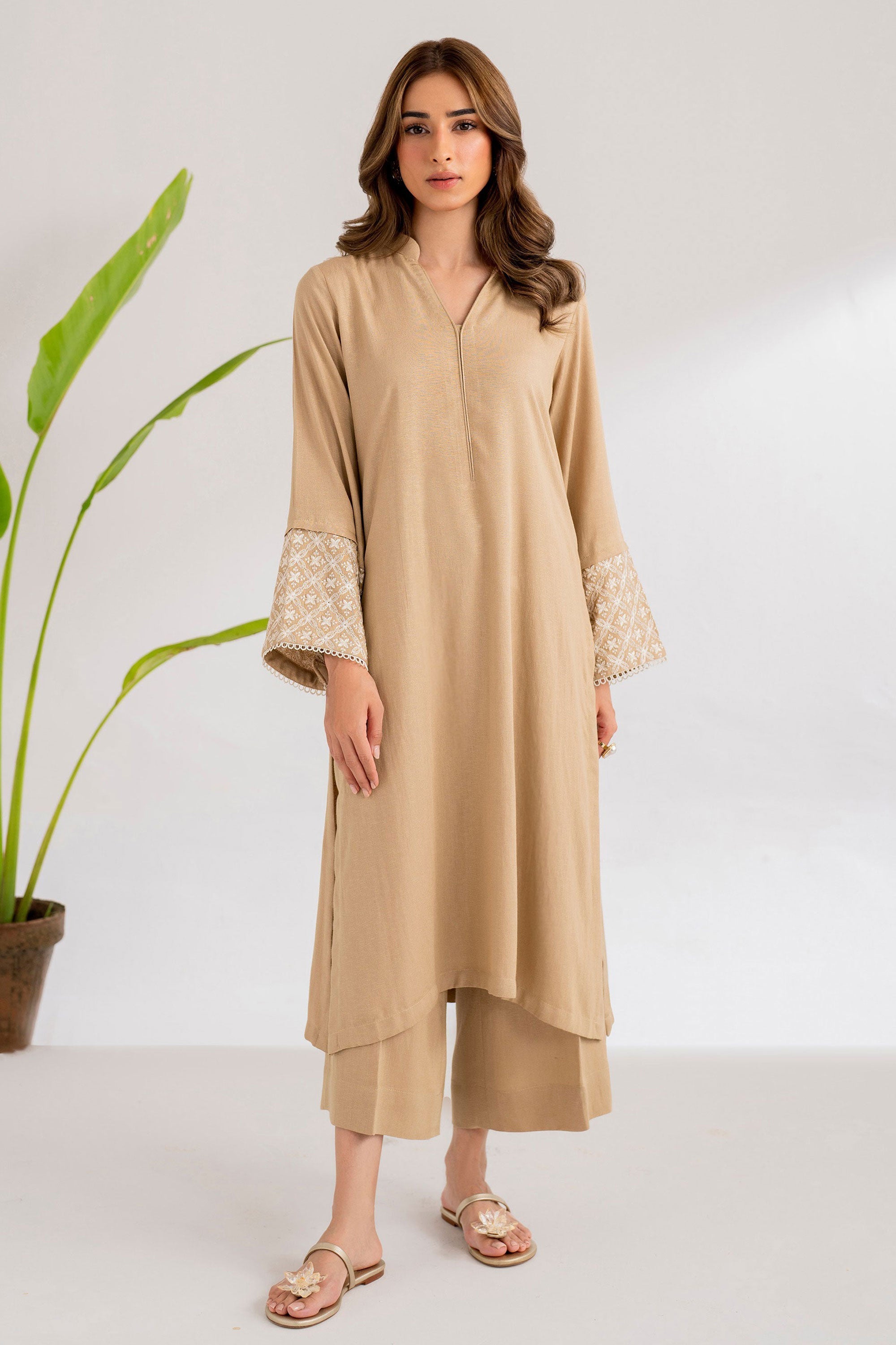 Hana | Vogue 24 |   Sandalwood