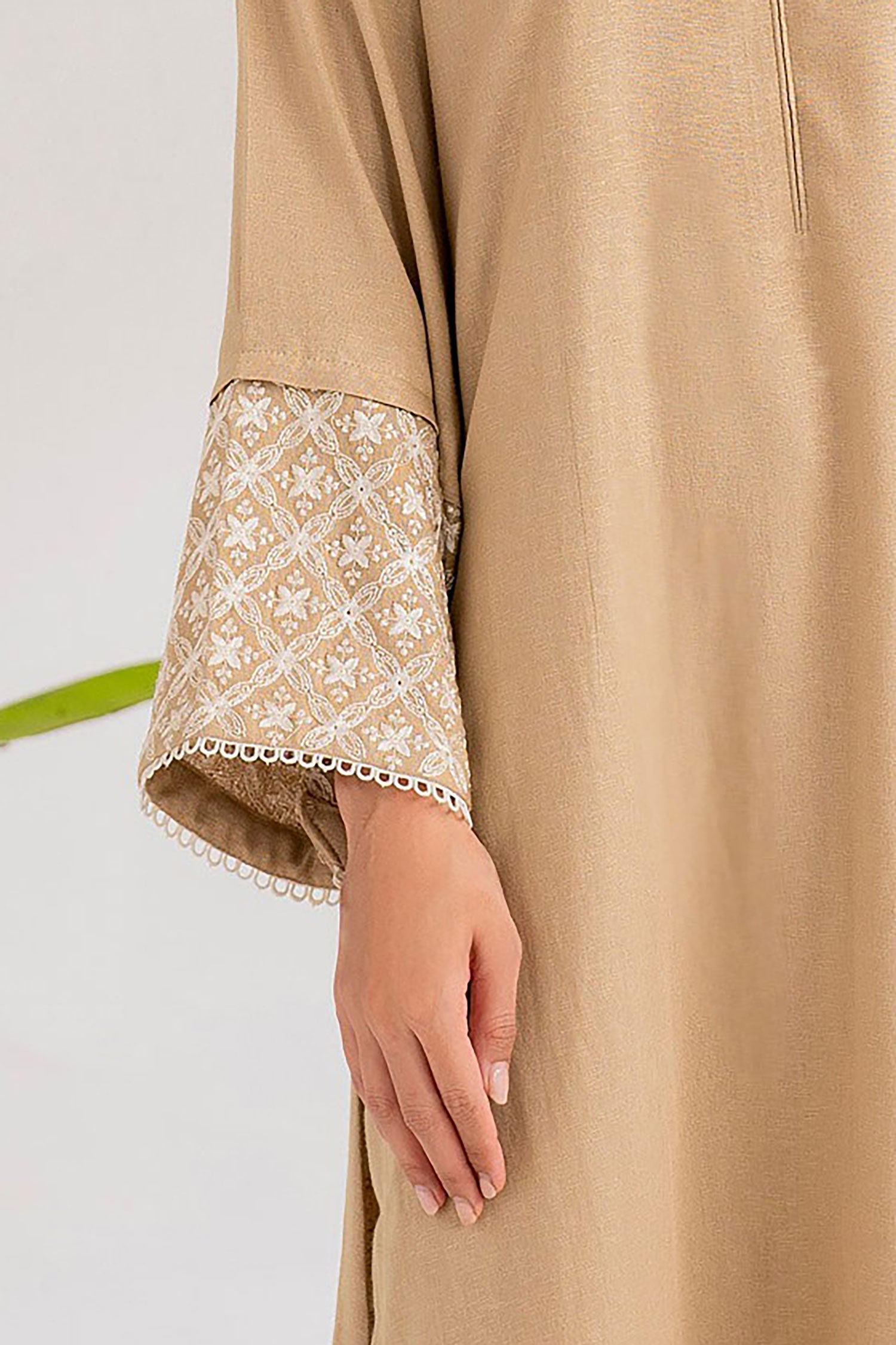 Hana | Vogue 24 |   Sandalwood