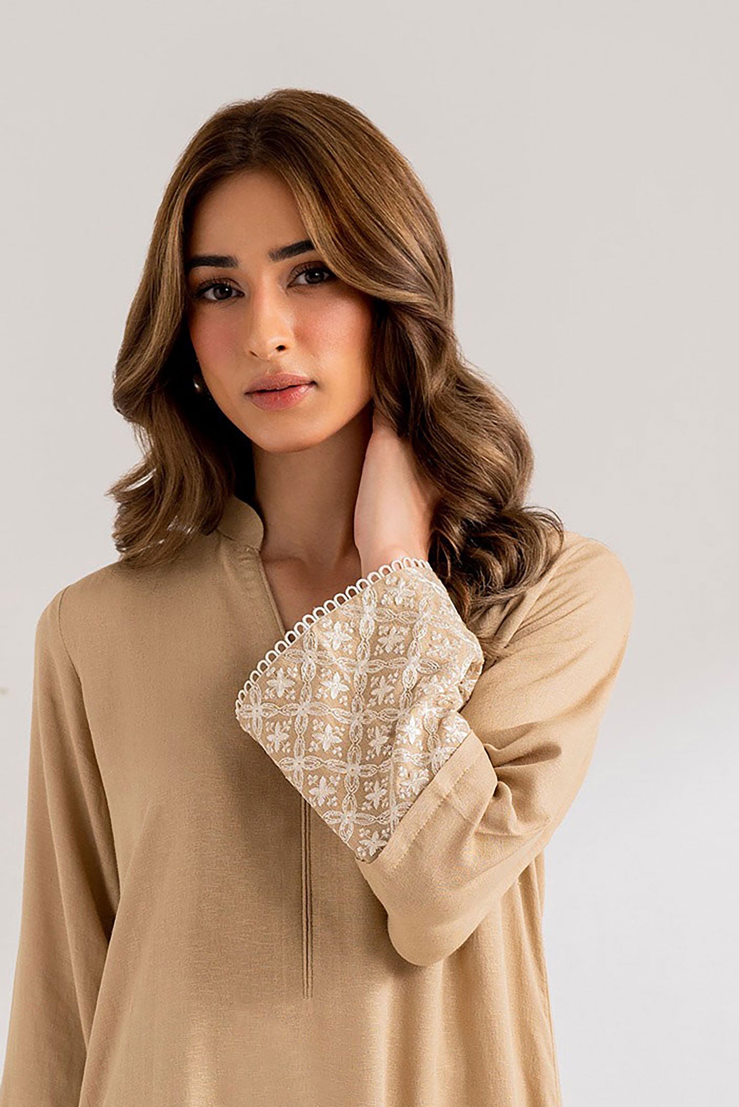 Hana | Vogue 24 |   Sandalwood