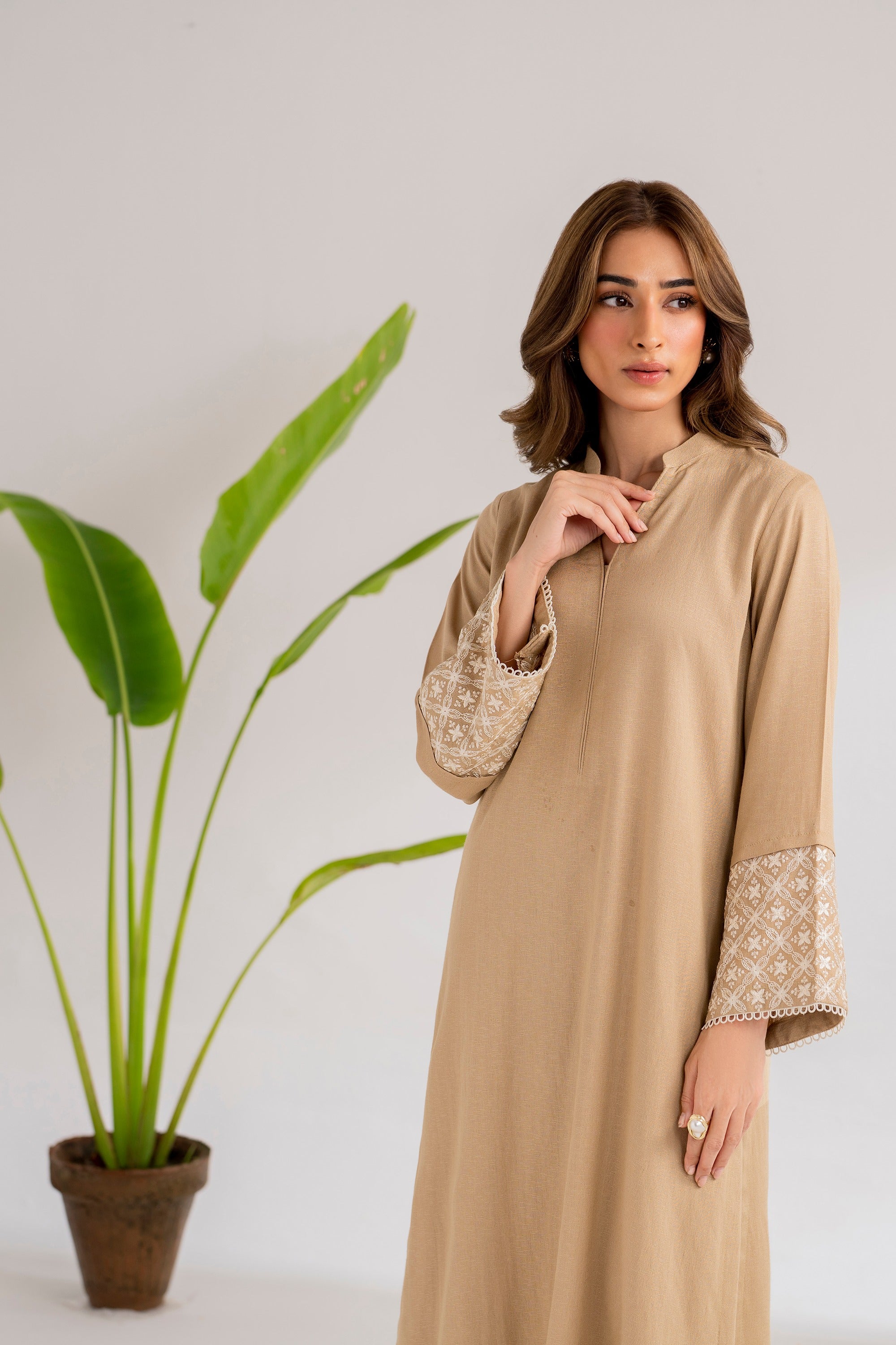 Hana | Vogue 24 |   Sandalwood