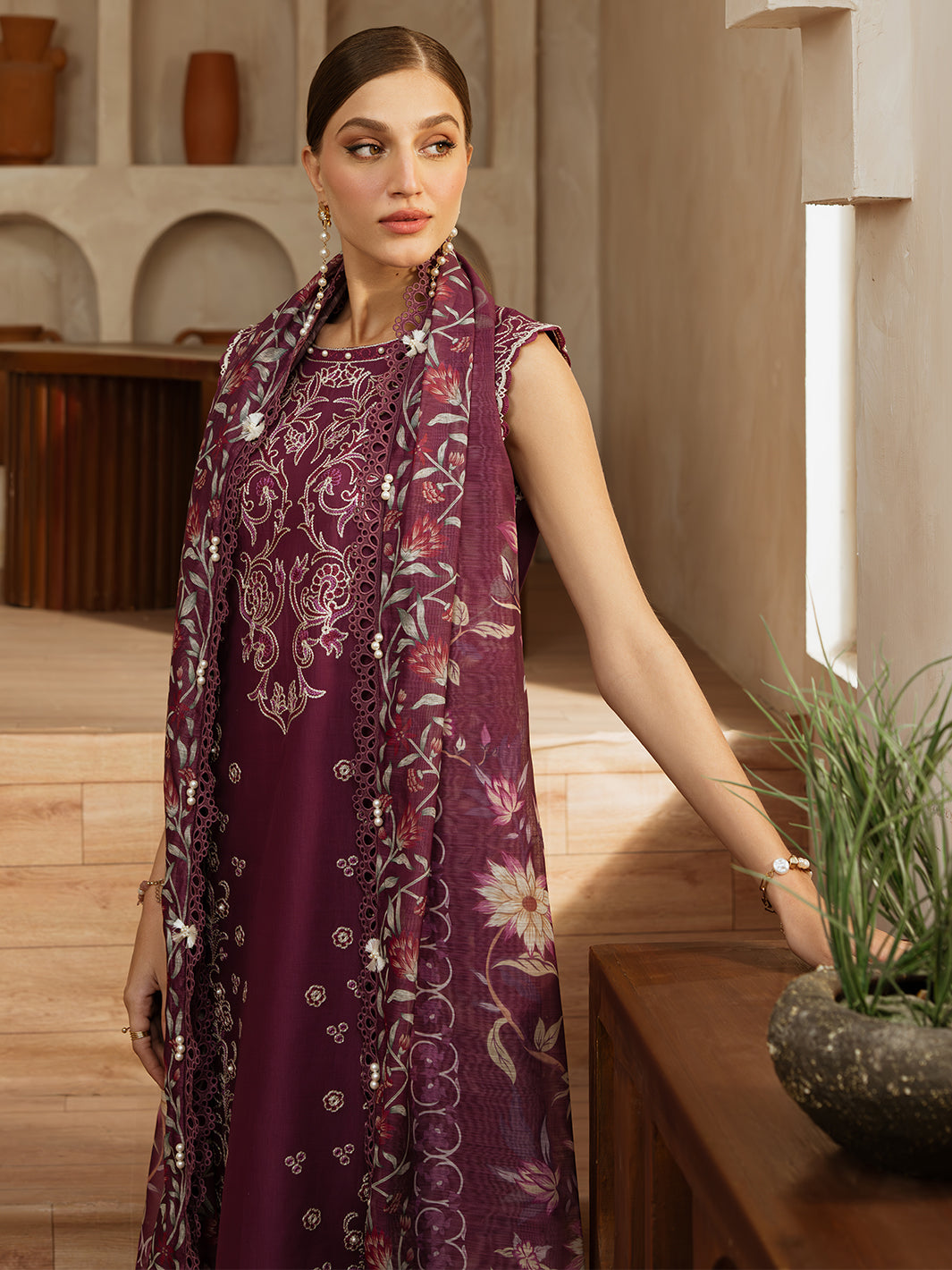 Mahnur | Florence Luxury Lawn 25 | IZNA