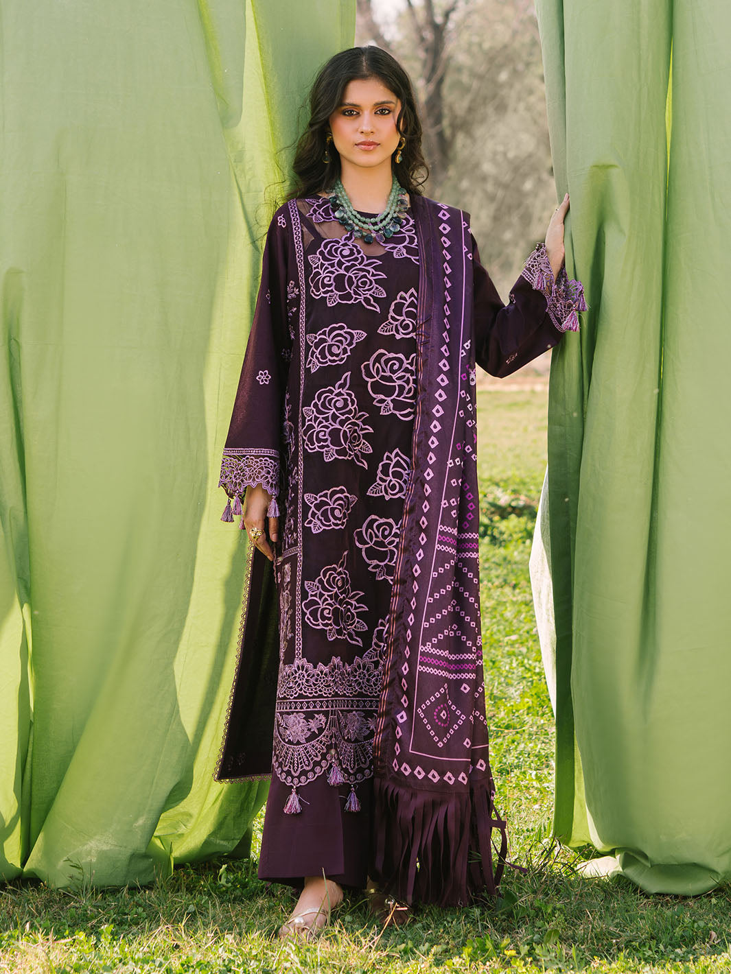 Mahnur | Dahlia Luxury Lawn 25 | Lea