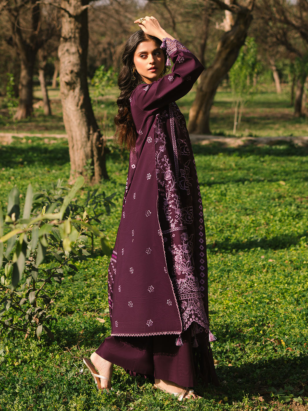 Mahnur | Dahlia Luxury Lawn 25 | Lea
