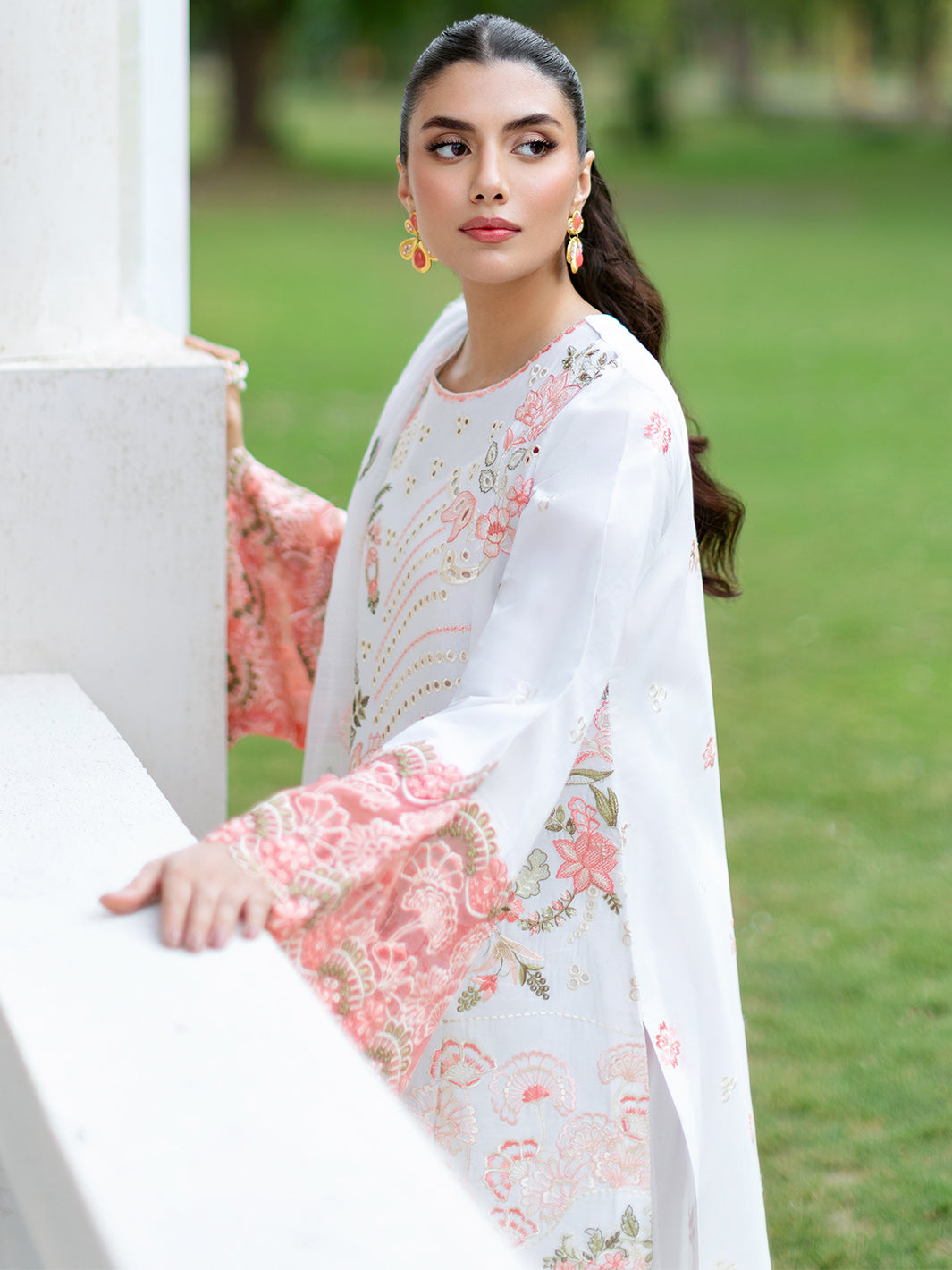 Mahnur | Sophie Luxury Lawn 25 | Lyra