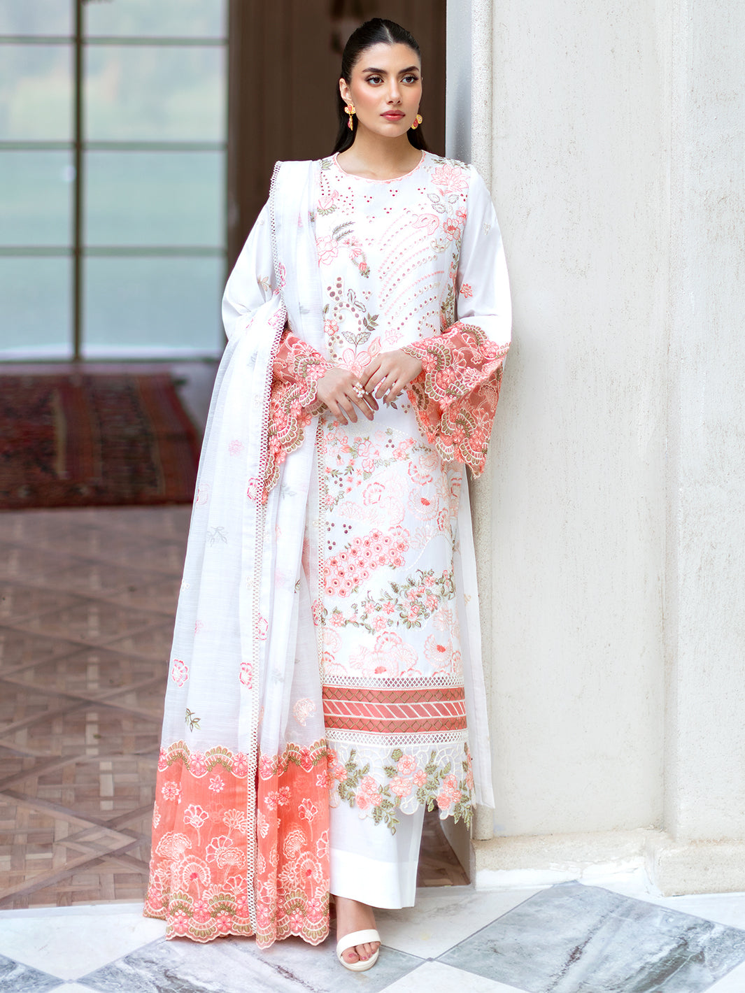 Mahnur | Sophie Luxury Lawn 25 | Lyra