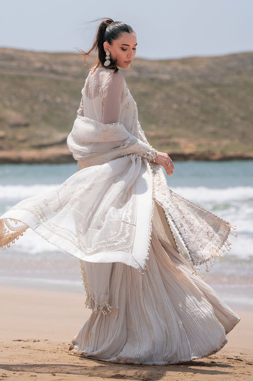 Emaan Adeel | Kamari Reveuse Wedding Formals | NOVA