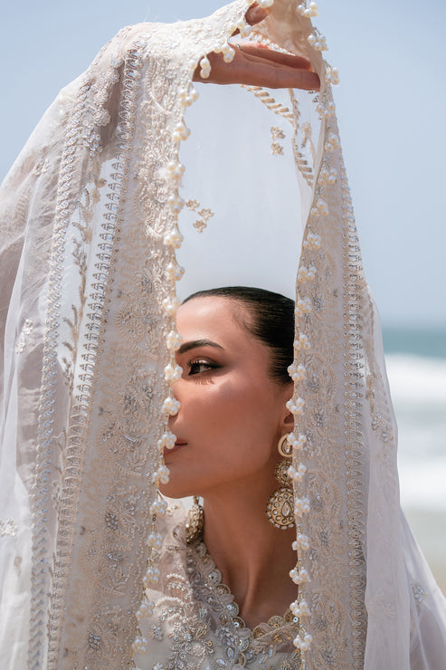 Emaan Adeel | Kamari Reveuse Wedding Formals | NOVA