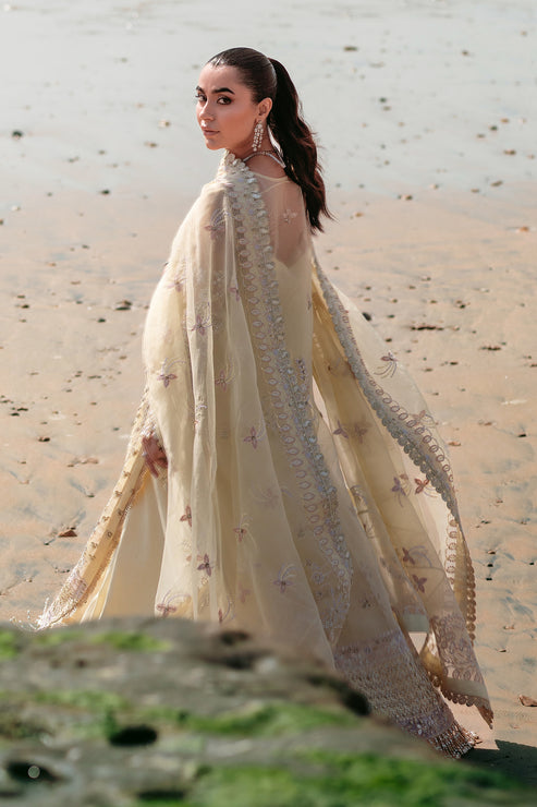 Emaan Adeel | Kamari Reveuse Wedding Formals | ELLE