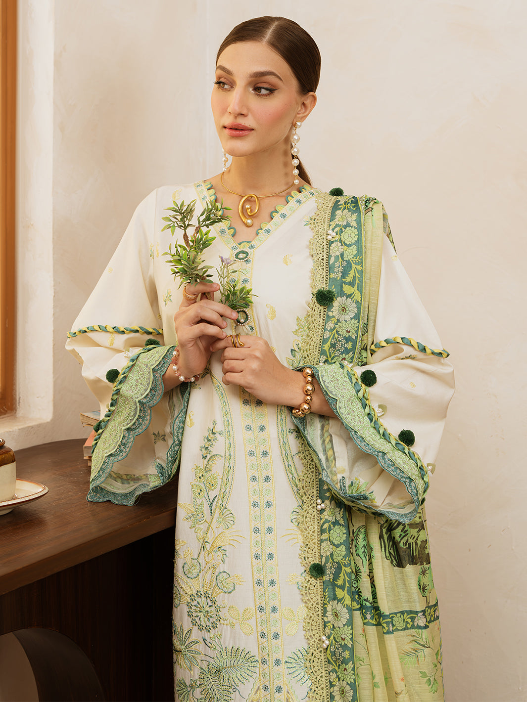 Mahnur | Florence Luxury Lawn 25 | MAHGUL