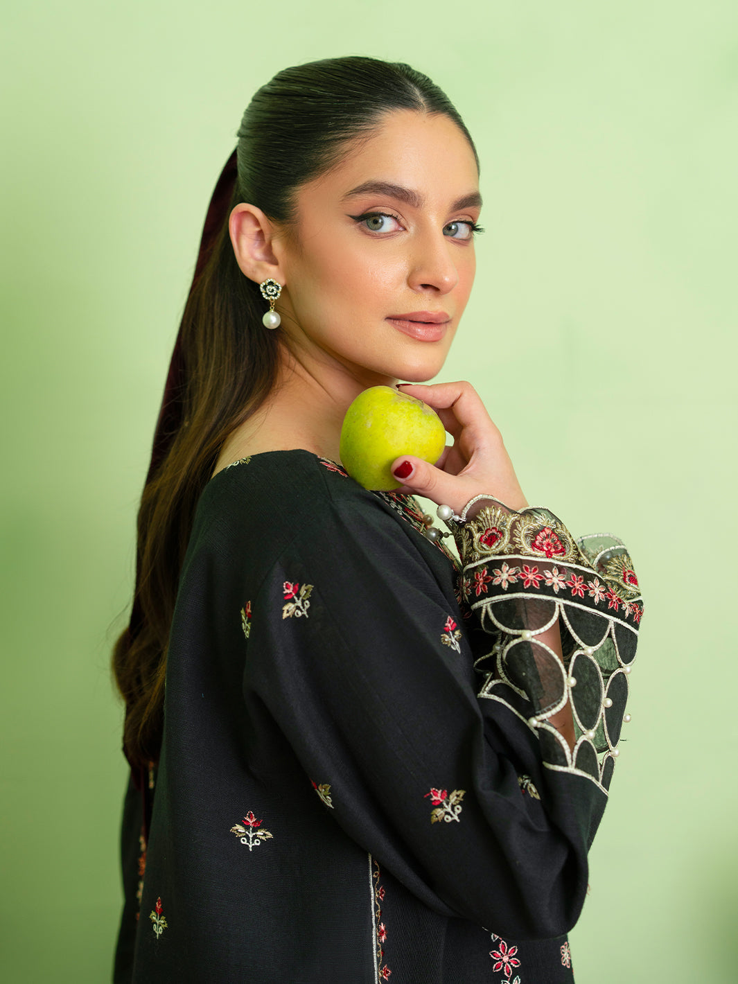 Mahnur | Leila Winter 24 |  Bianca