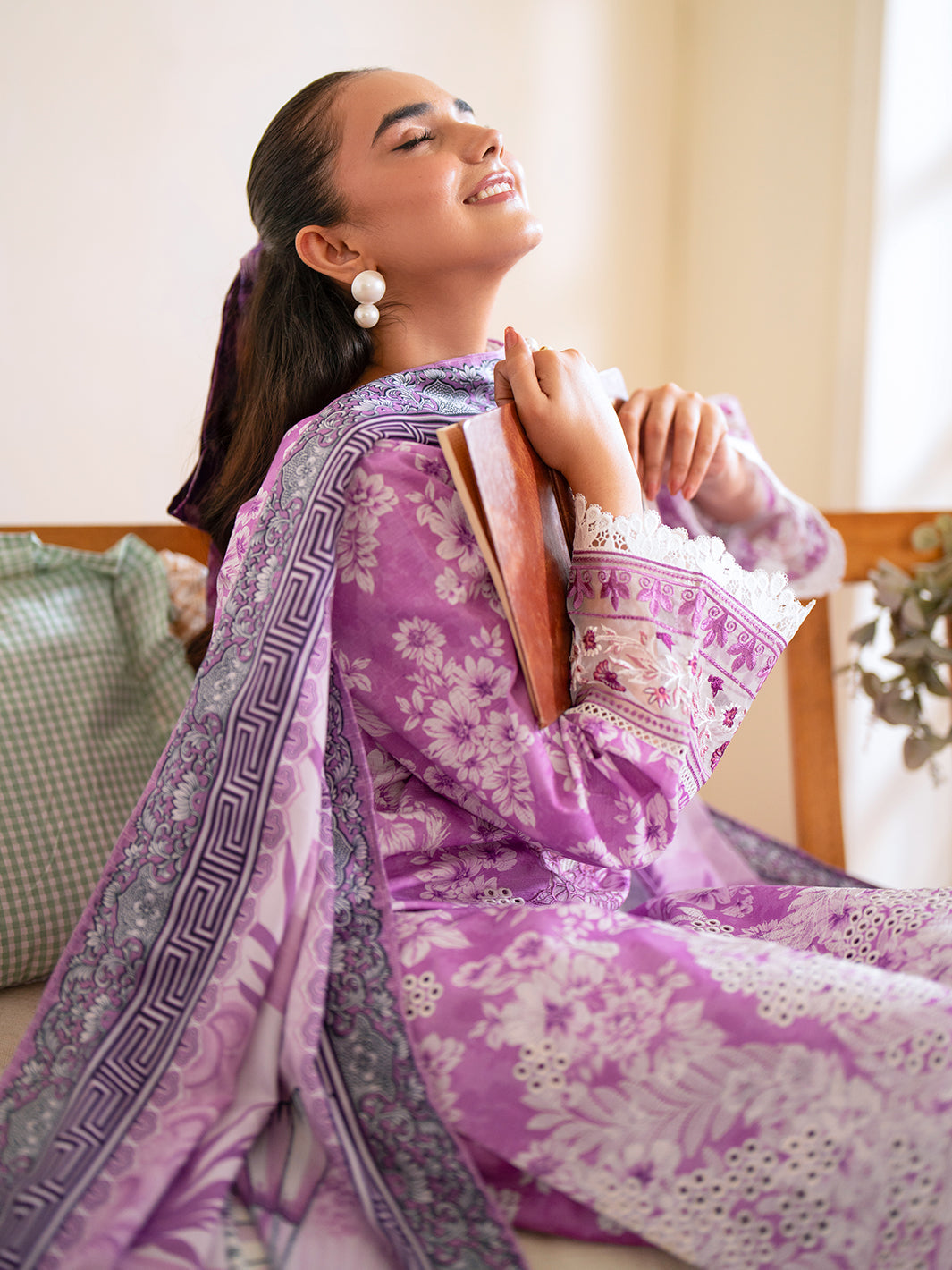 Mahnur | Leila Winter 24 |  Fiona