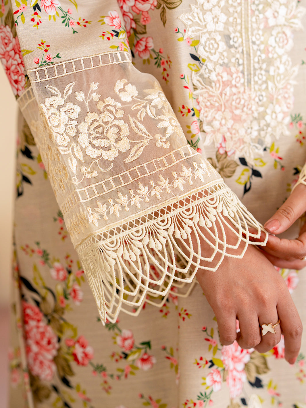 Mahnur | Leila Winter 24 |  Floret