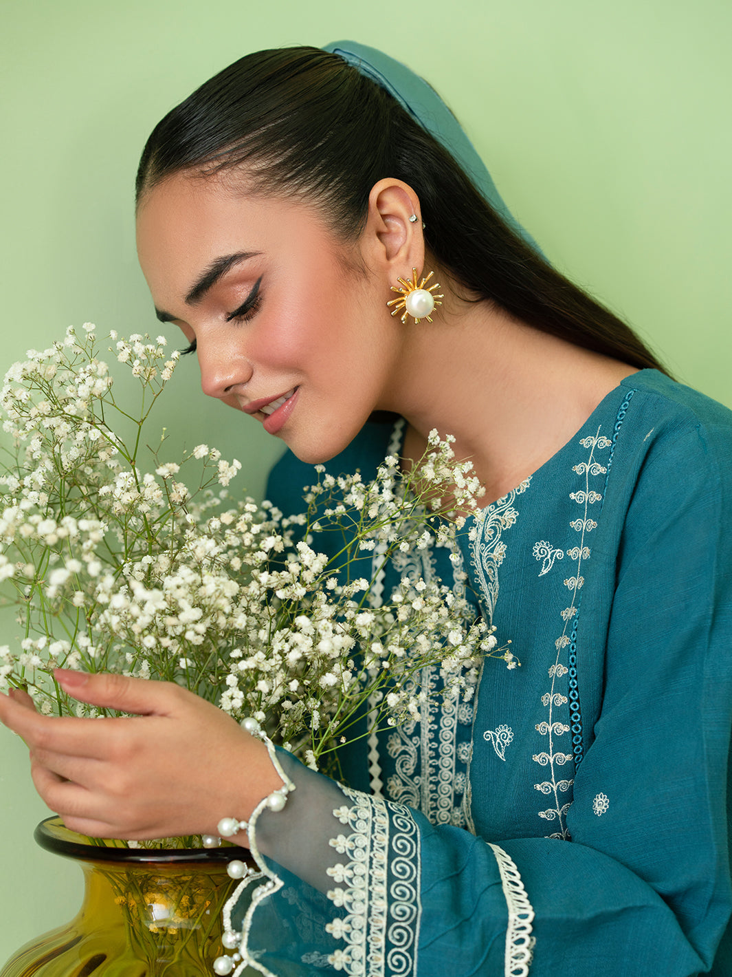 Mahnur | Leila Winter 24 |  Meris