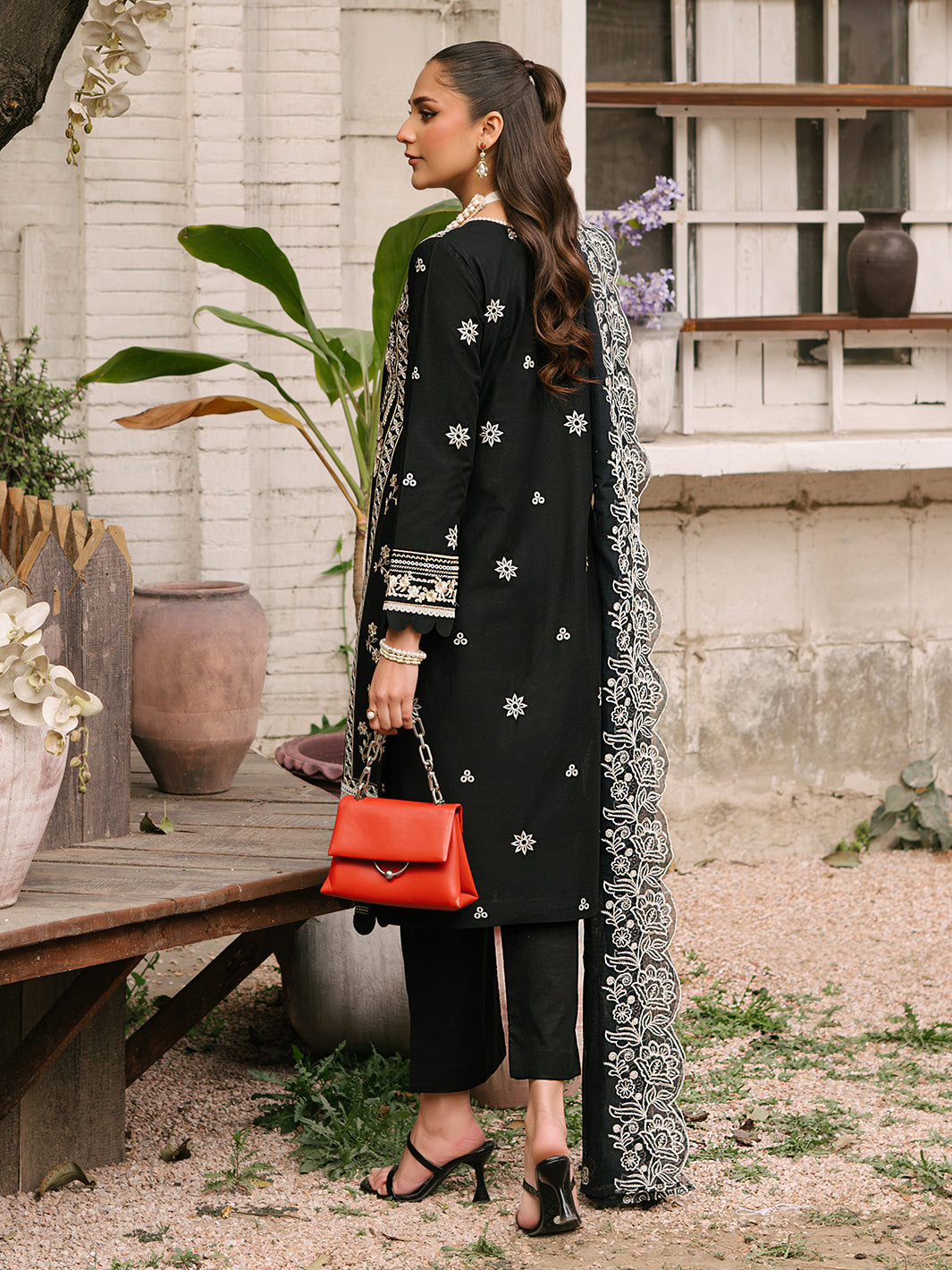 Mahnur | Masakali Luxury Lawn 24 | MK 04 - A