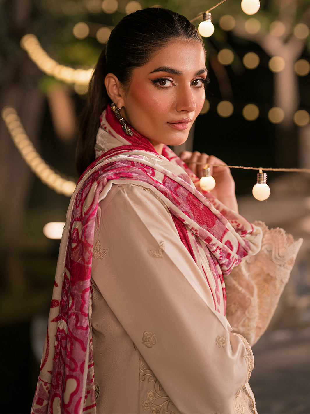 Mahnur | Nazakat Luxury Winter |  VELIS