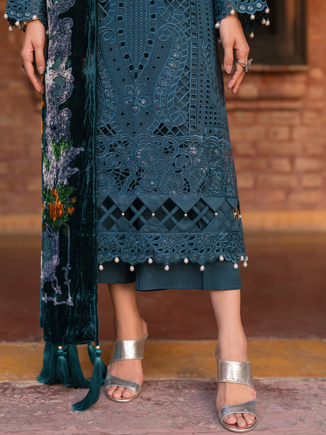 Mahnur | Nazakat Luxury Winter |  AVEN