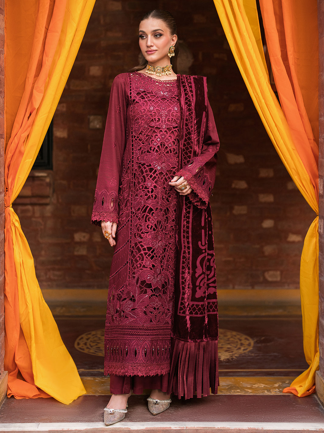 Mahnur | Nazakat Luxury Winter |  REINA