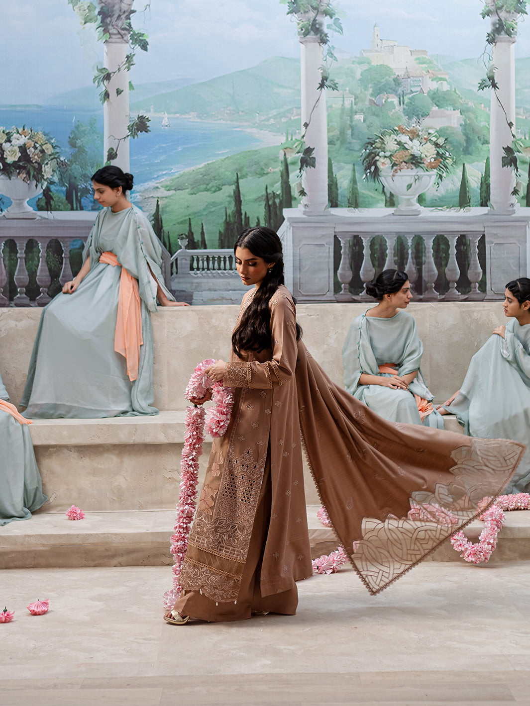 Mahnur | Veronica Luxury Karandi 24 | PENELOPE