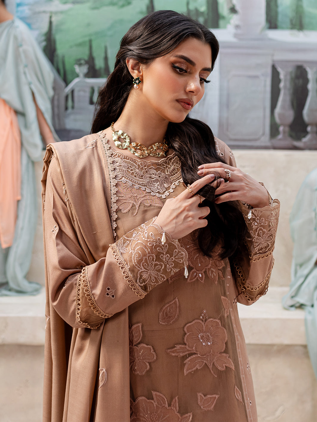 Mahnur | Veronica Luxury Karandi 24 | PENELOPE