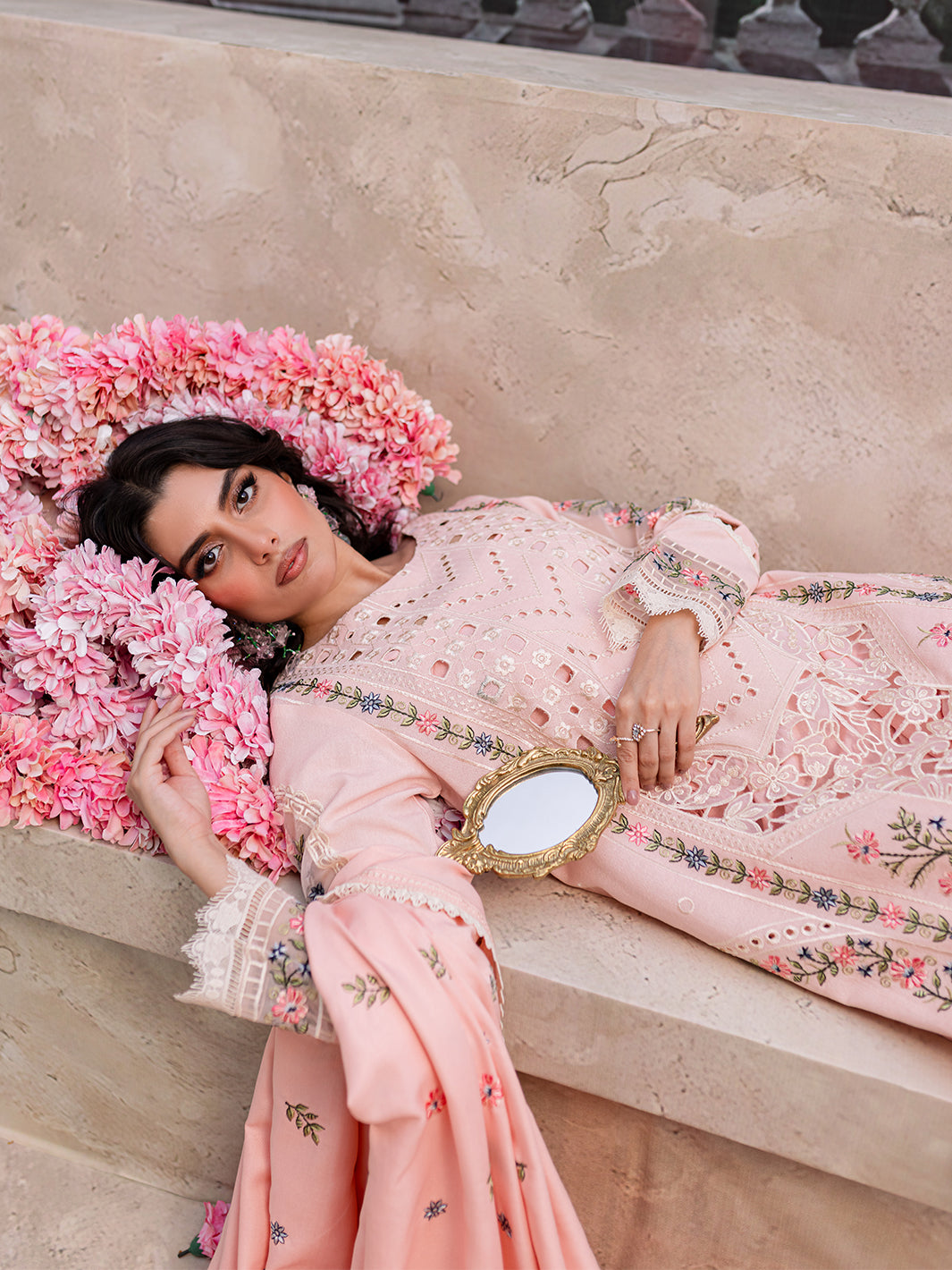 Mahnur | Veronica Luxury Karandi 24 | ISABELLA