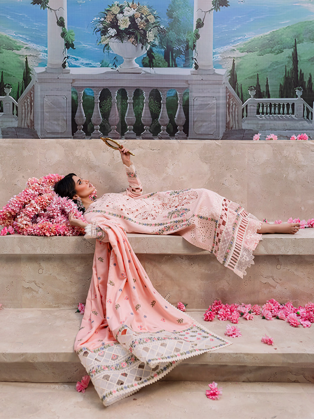 Mahnur | Veronica Luxury Karandi 24 | ISABELLA