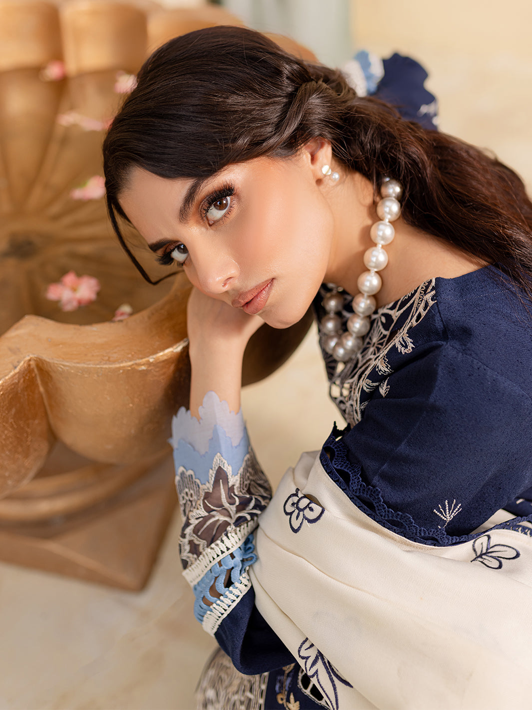 Mahnur | Veronica Luxury Karandi 24 | MABEL