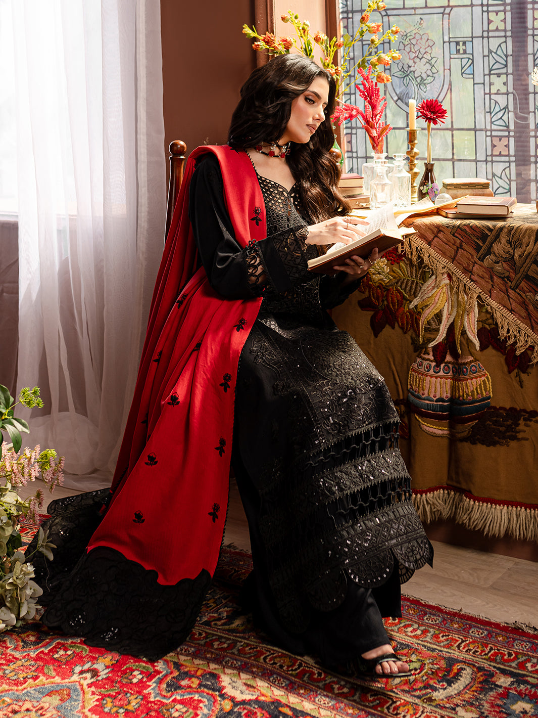 Mahnur | Veronica Luxury Karandi 24 | MARGARET