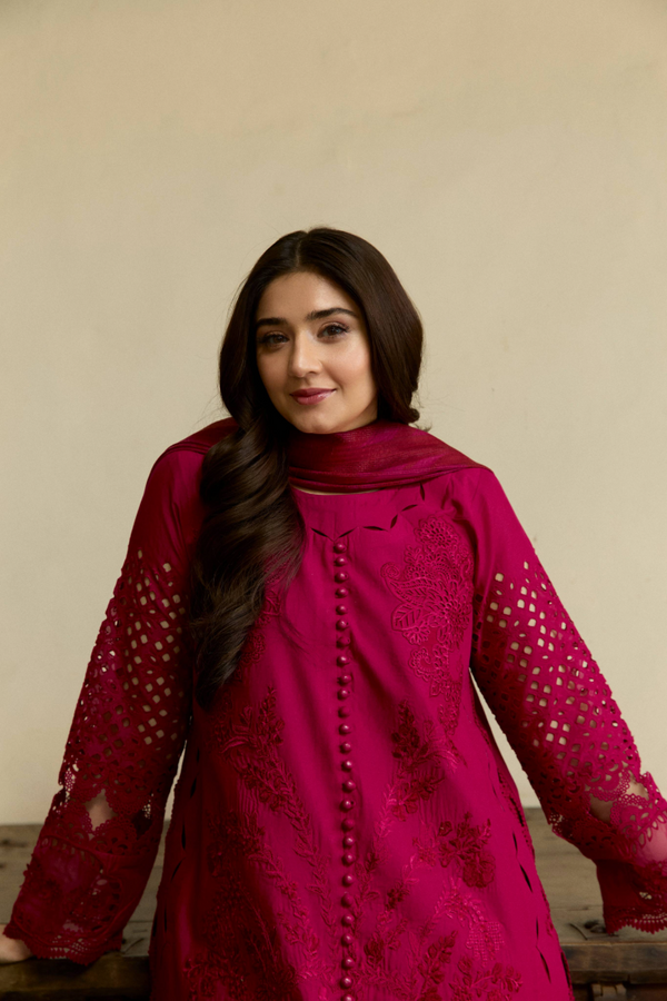 Manara | Vintage Flora 25 | NAZNEEN