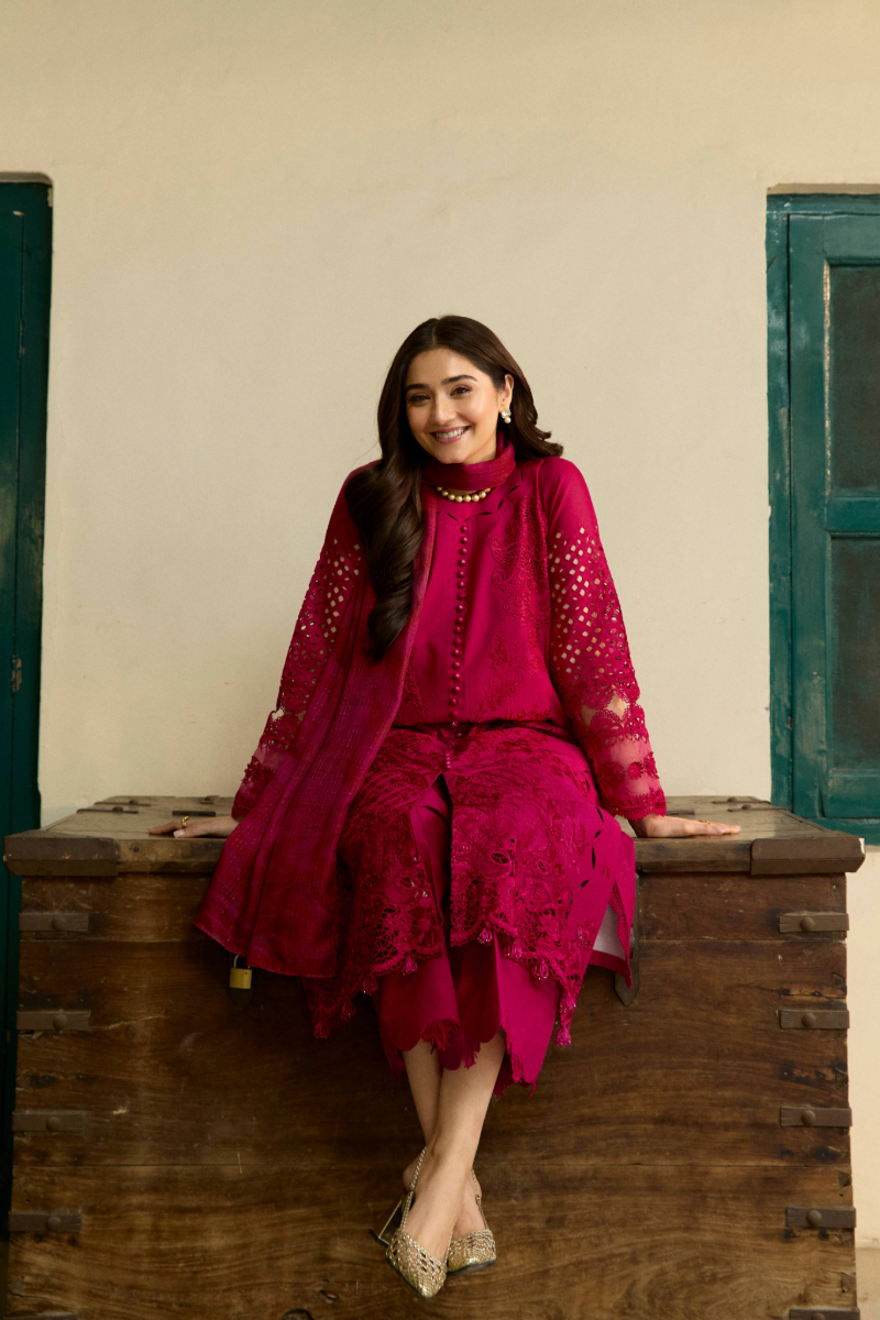 Manara | Vintage Flora 25 | NAZNEEN