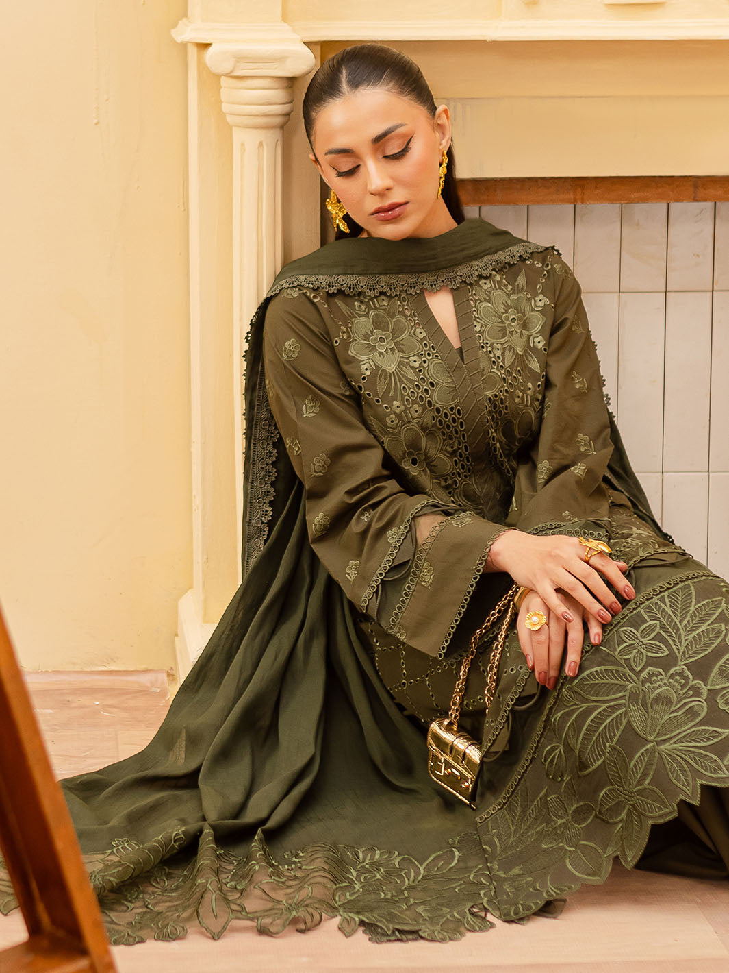 Mahnur | Twilight Luxury Lawn 25 | VALERIA