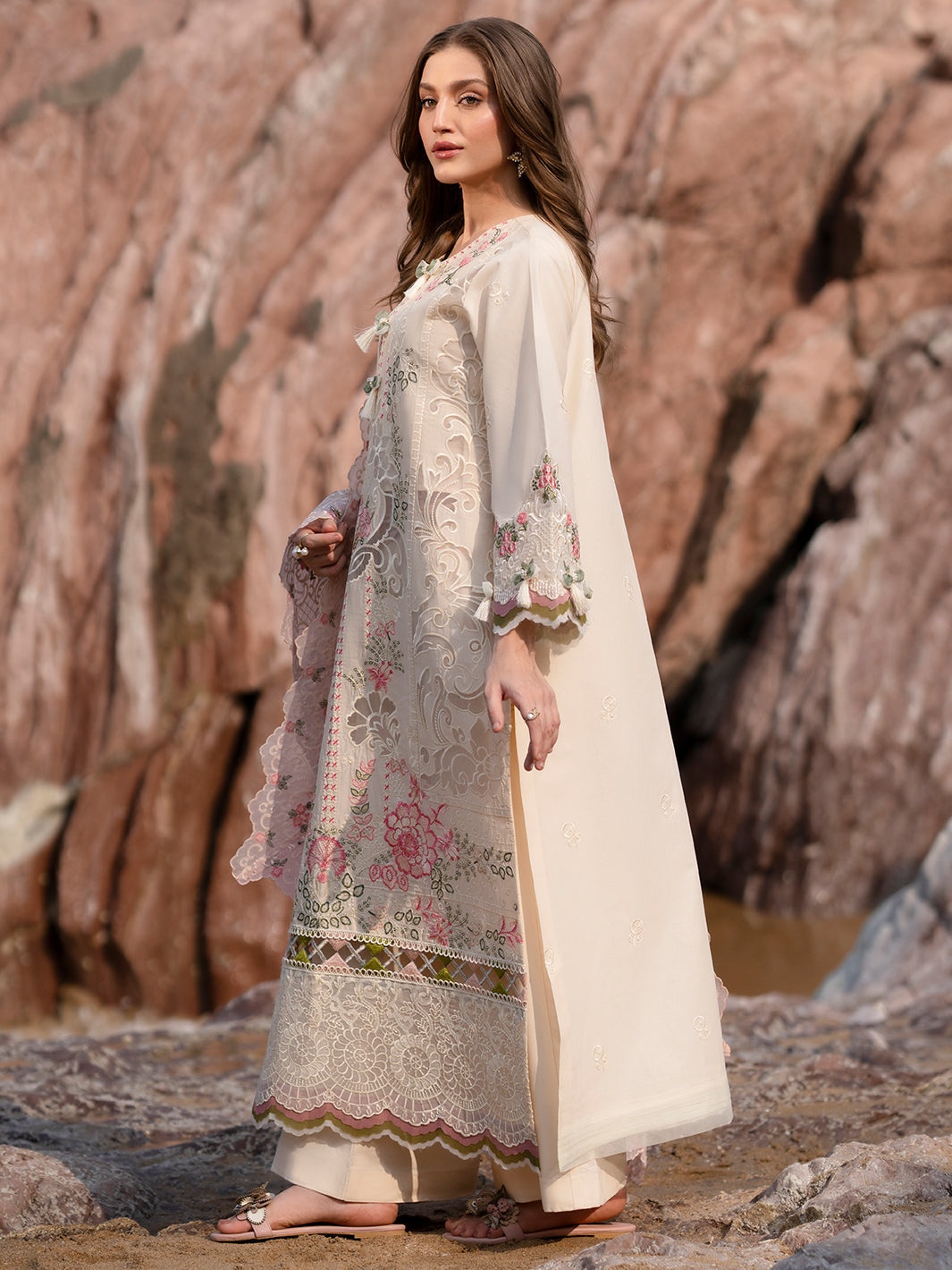 Mahnur | Sirena Luxury Lawn 25 | Wisteria