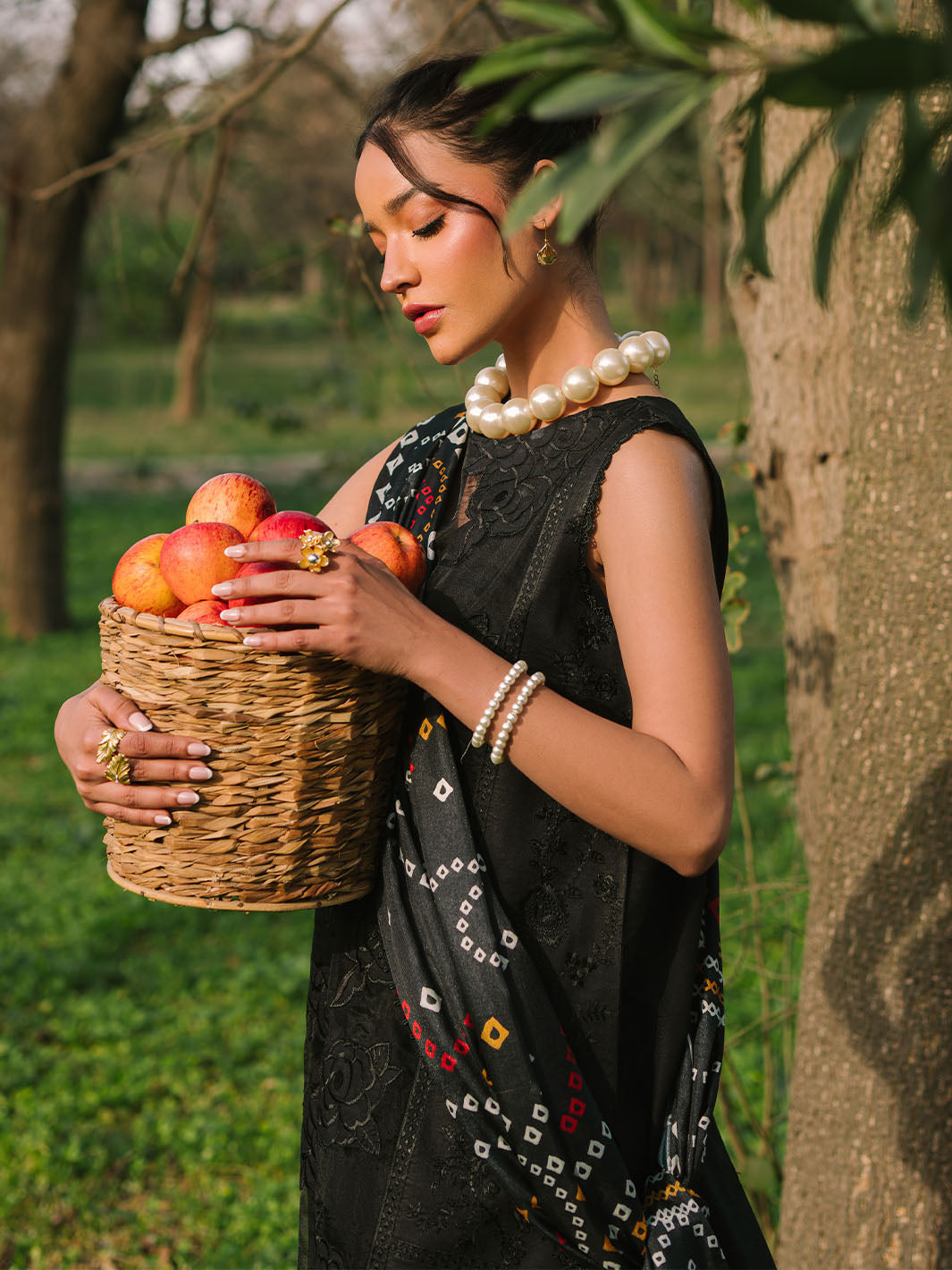 Mahnur | Dahlia Luxury Lawn 25 | Zoe