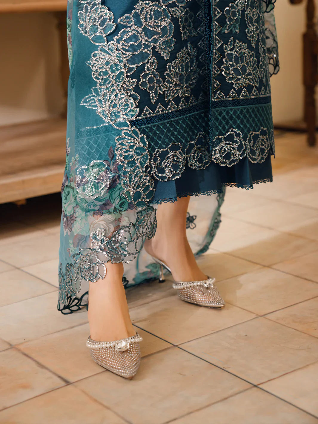 Bin Ilyas | Naqsh Luxury Lawn | Mavi